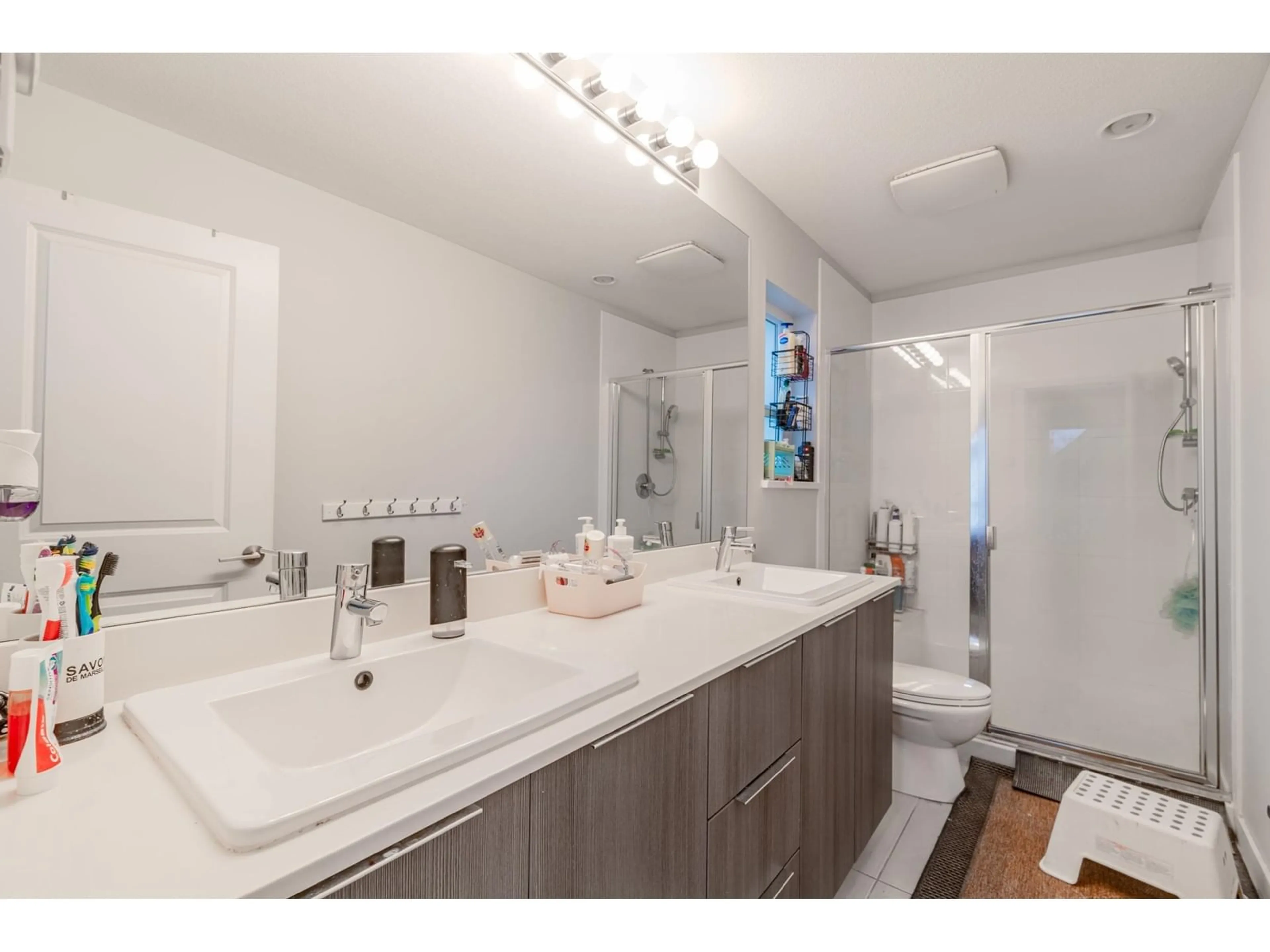 Standard bathroom, wood floors for 155 30930 WESTRIDGE PLACE, Abbotsford British Columbia V2T0H6