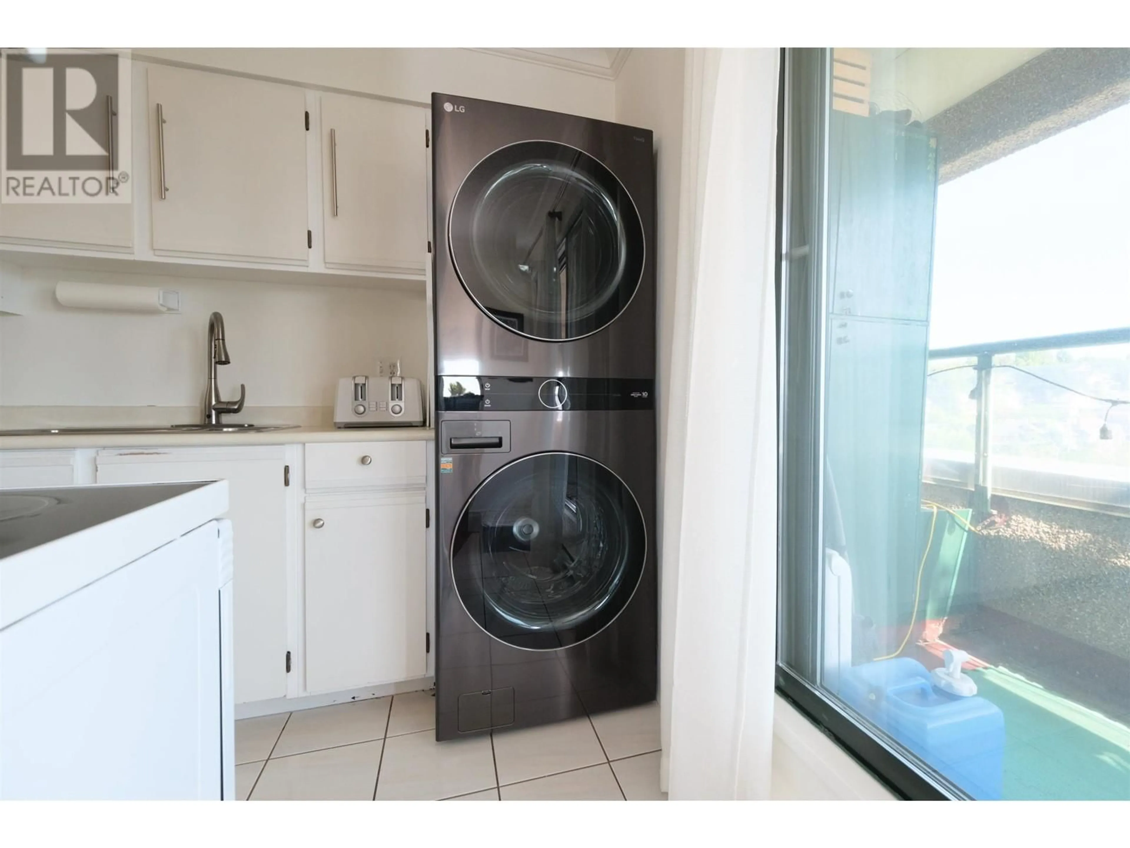 Washer and dryer for 1105 1026 QUEENS AVENUE, New Westminster British Columbia V3M6B2