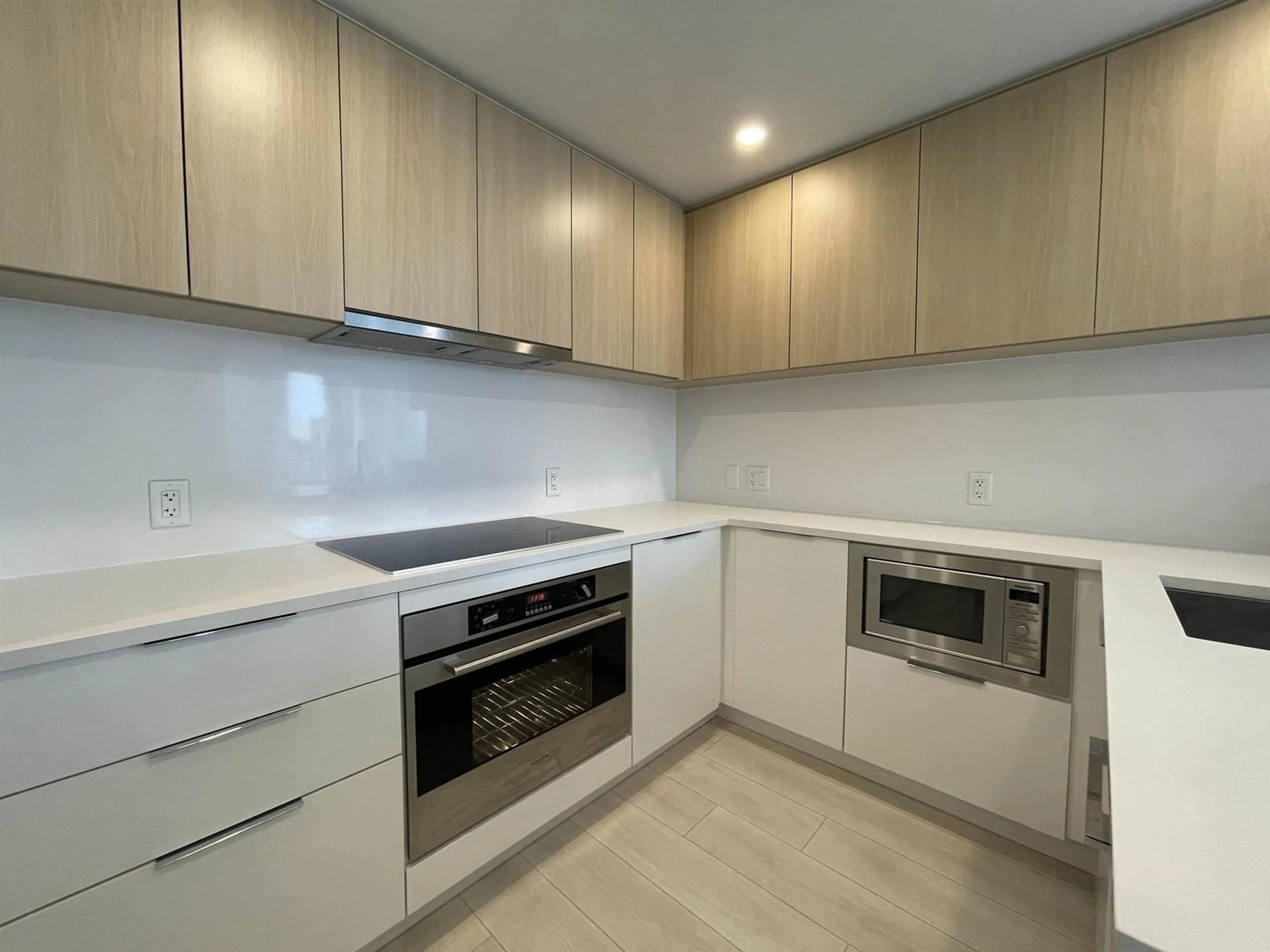 Standard kitchen, not visible floor for 903 13318 104 AVENUE, Surrey British Columbia V3T0R2