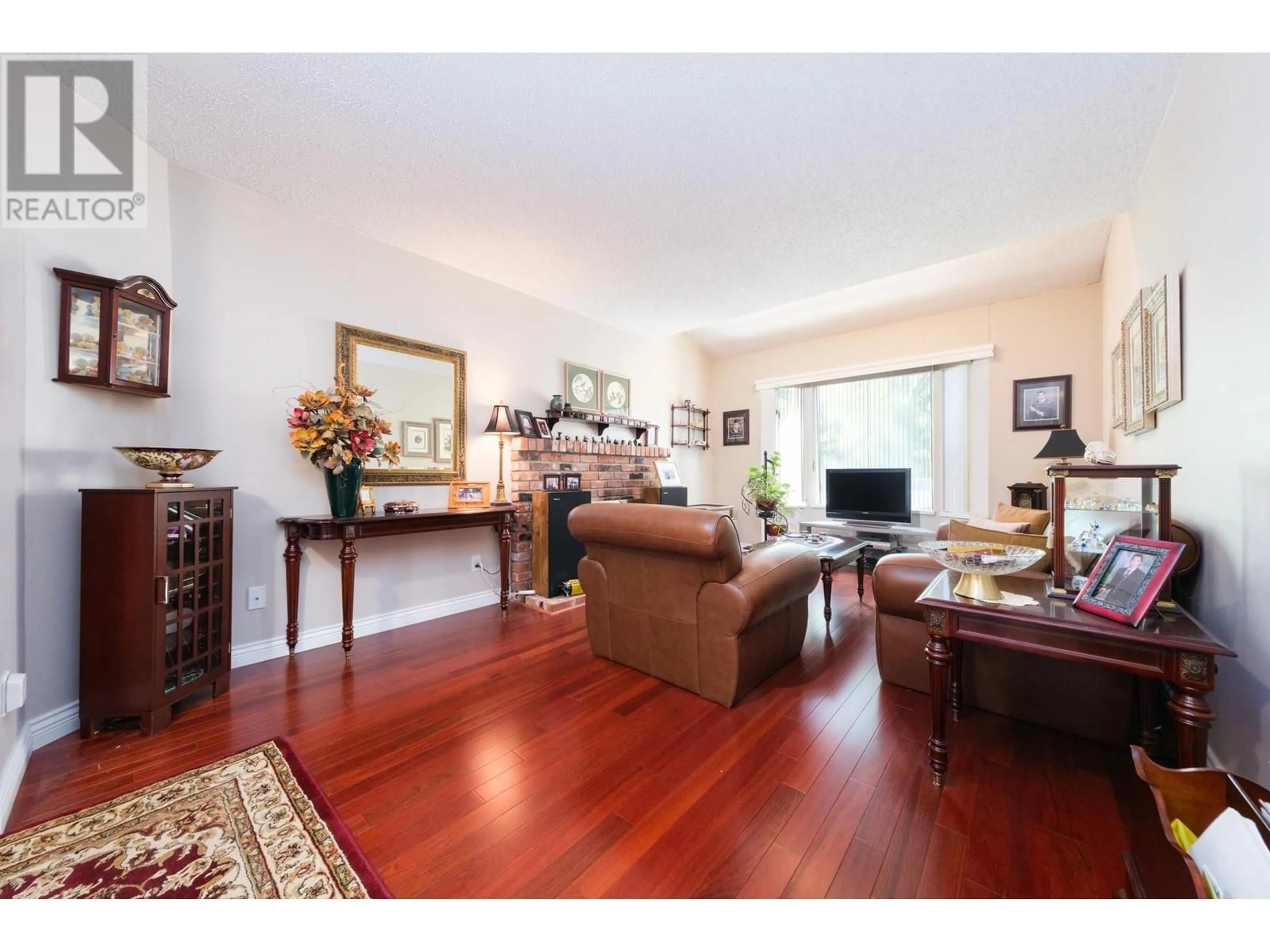 Living room, wood floors for 10871 ALTONA PLACE, Richmond British Columbia V7A4Y3