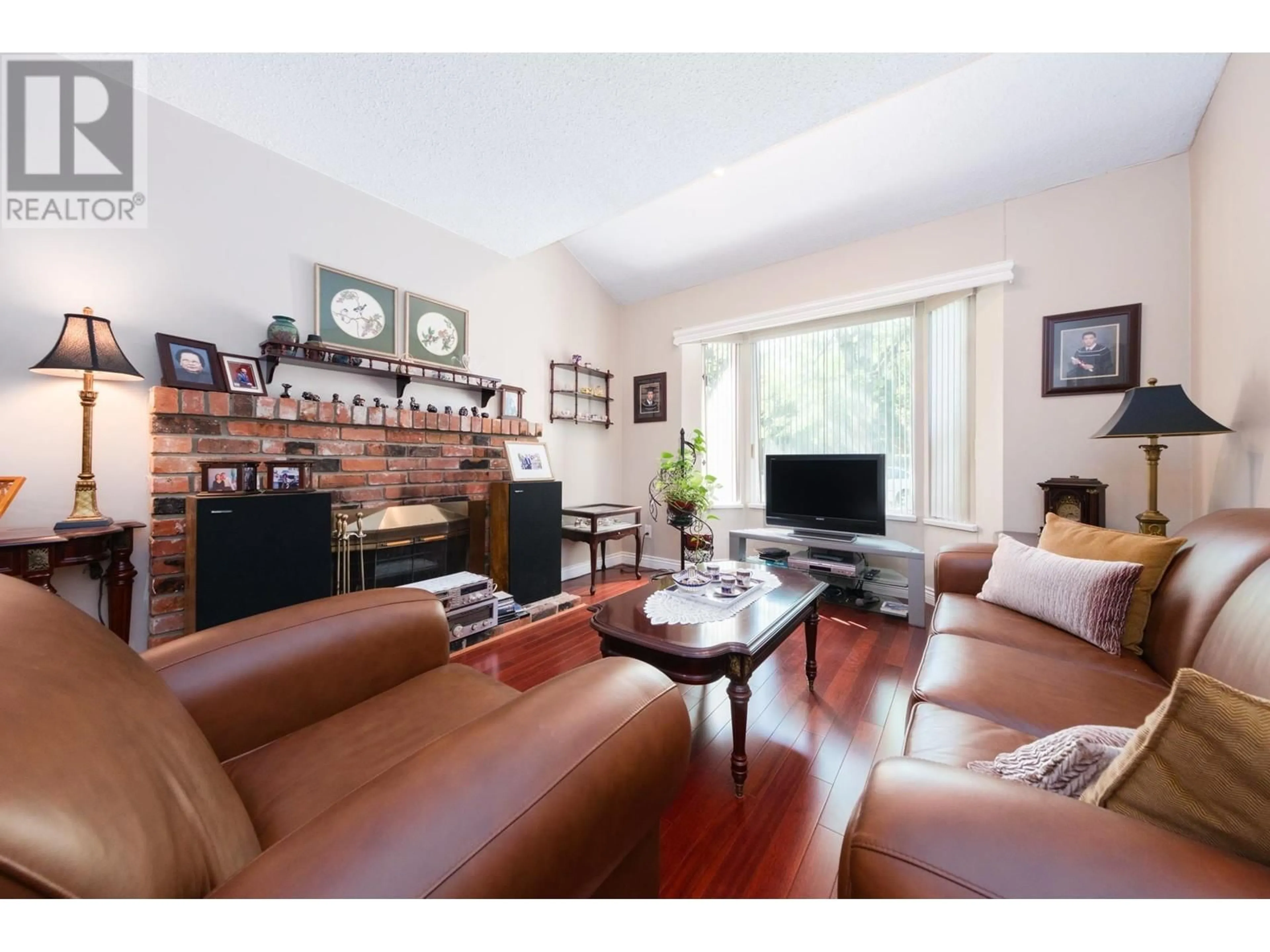 Living room, wood floors for 10871 ALTONA PLACE, Richmond British Columbia V7A4Y3