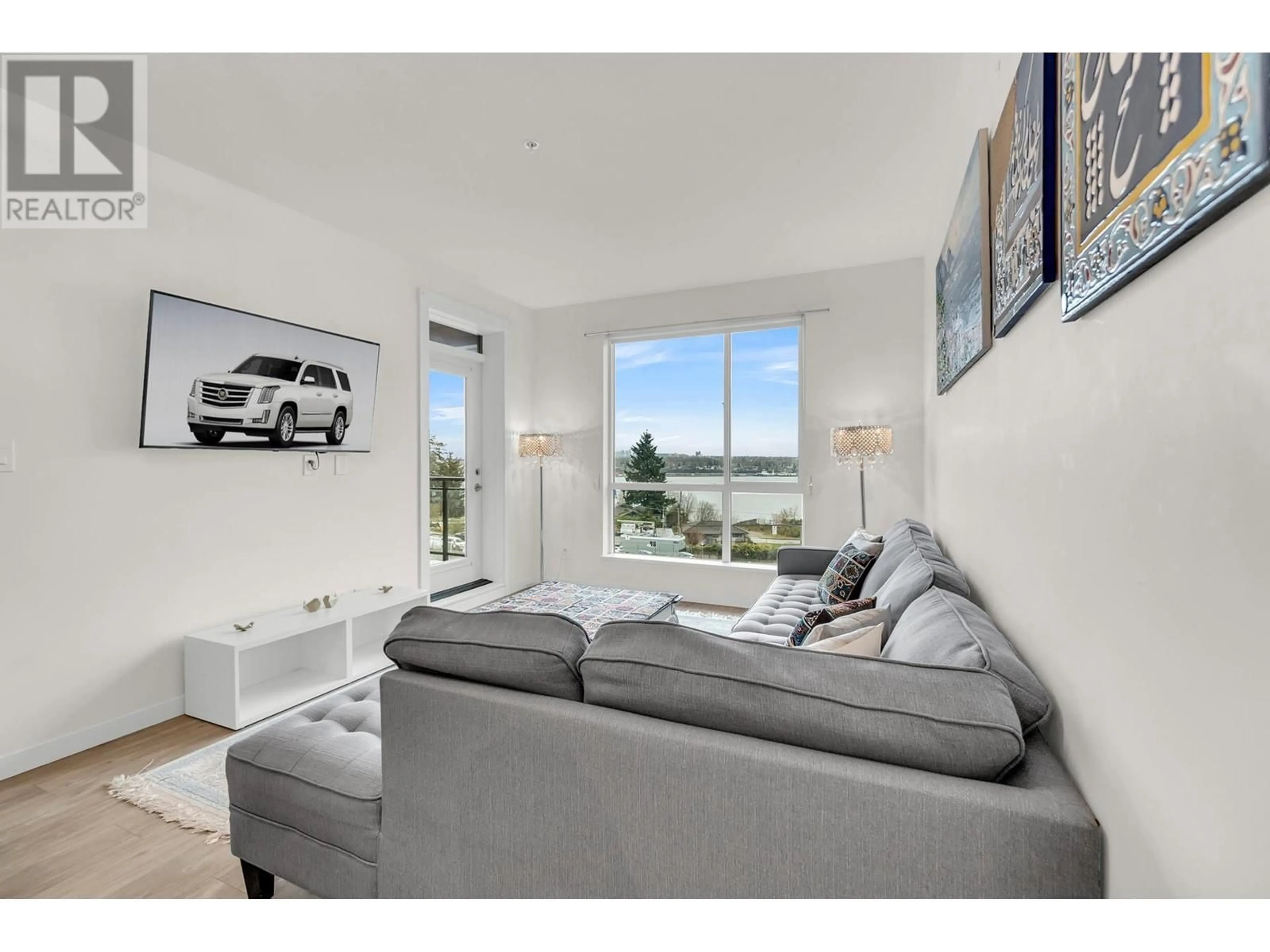 Living room, carpet floors for 303 615 E 3RD STREET, North Vancouver British Columbia V7L0G3