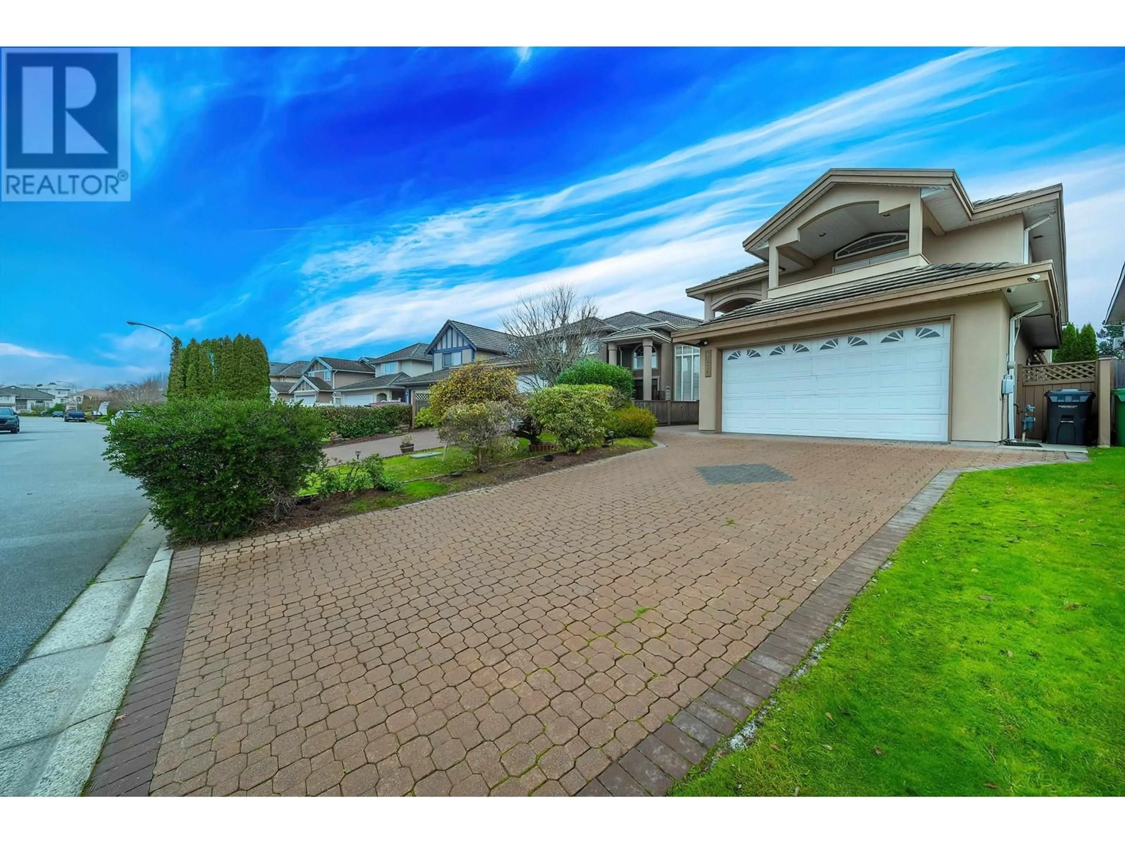 Frontside or backside of a home, the street view for 4560 WYNE CRESCENT, Richmond British Columbia V6V2V3