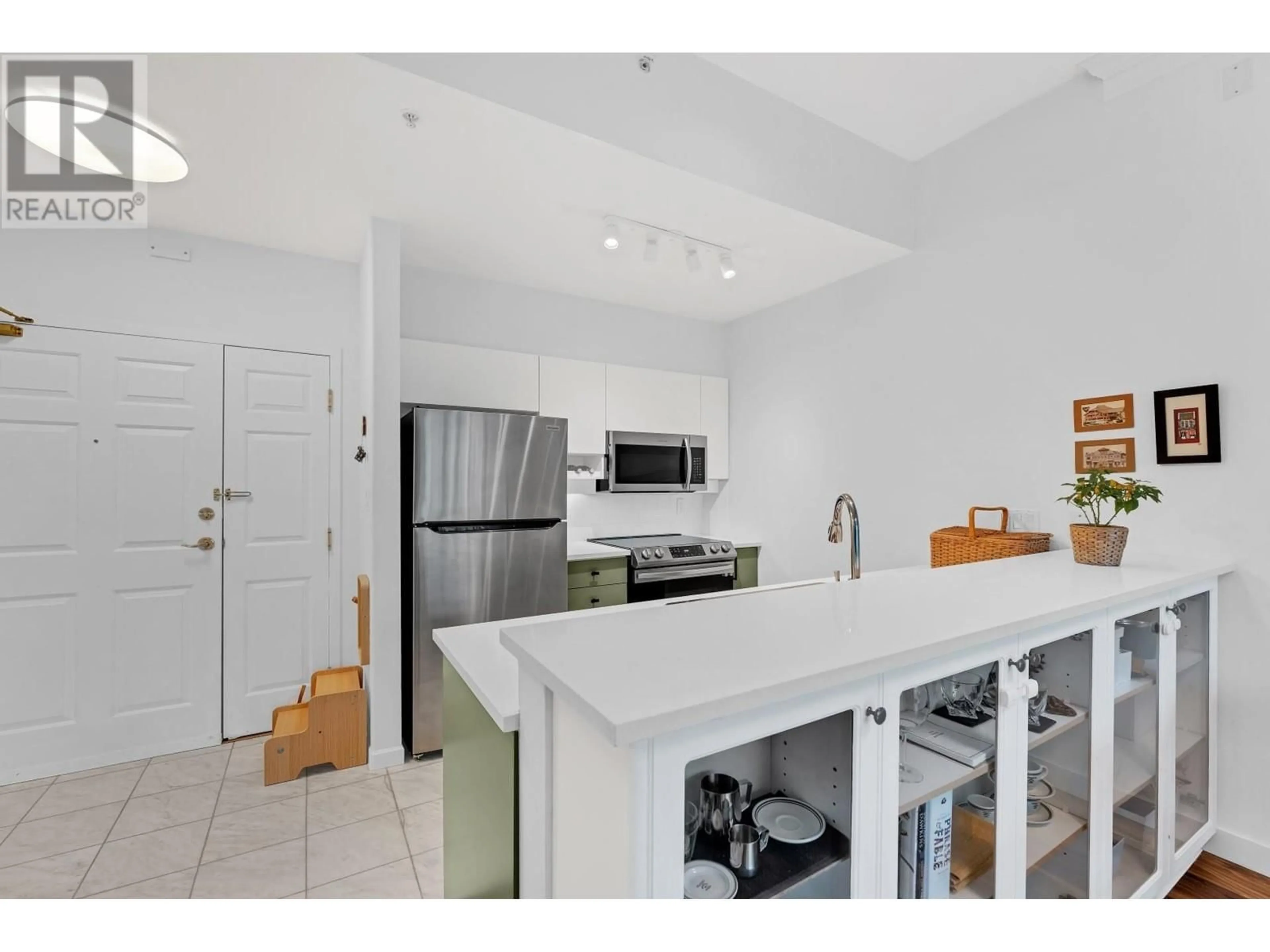 Open concept kitchen for 516 3629 DEERCREST DRIVE, North Vancouver British Columbia V7G2S9