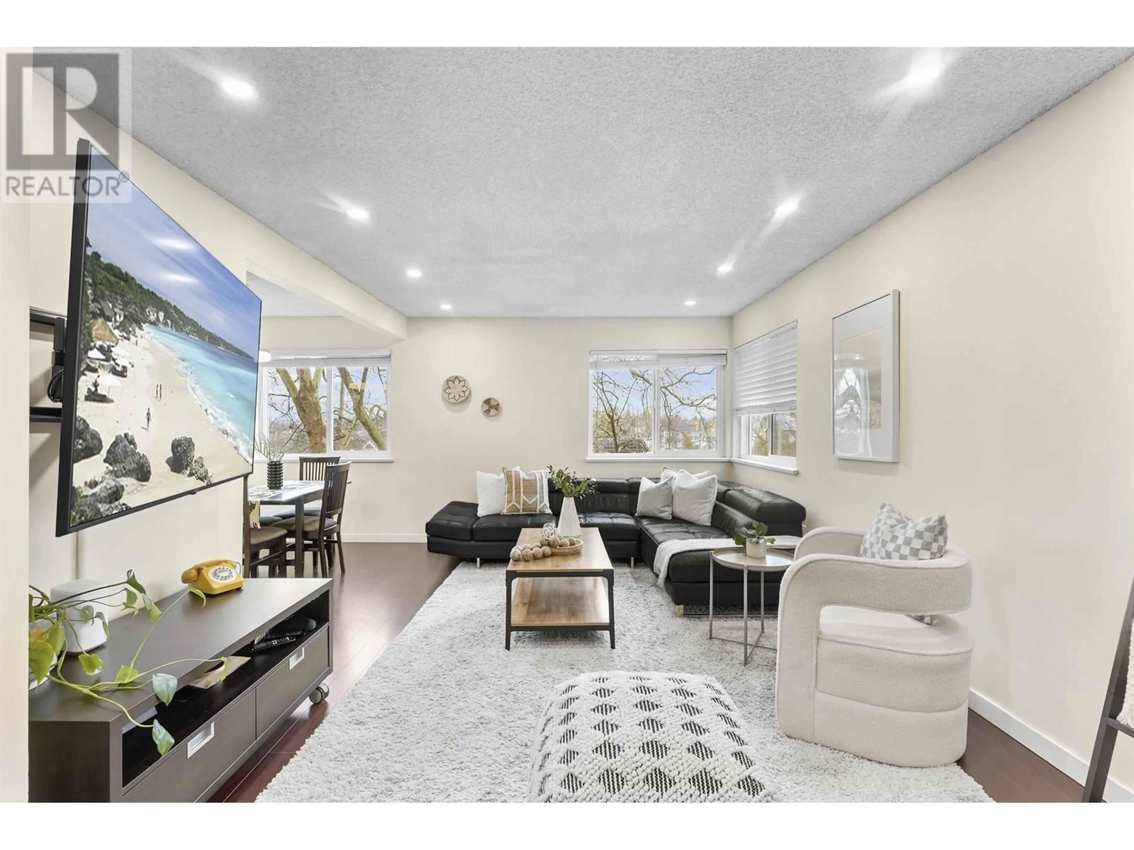 Living room, wood floors for 225 2910 E PENDER STREET, Vancouver British Columbia V5K2C3