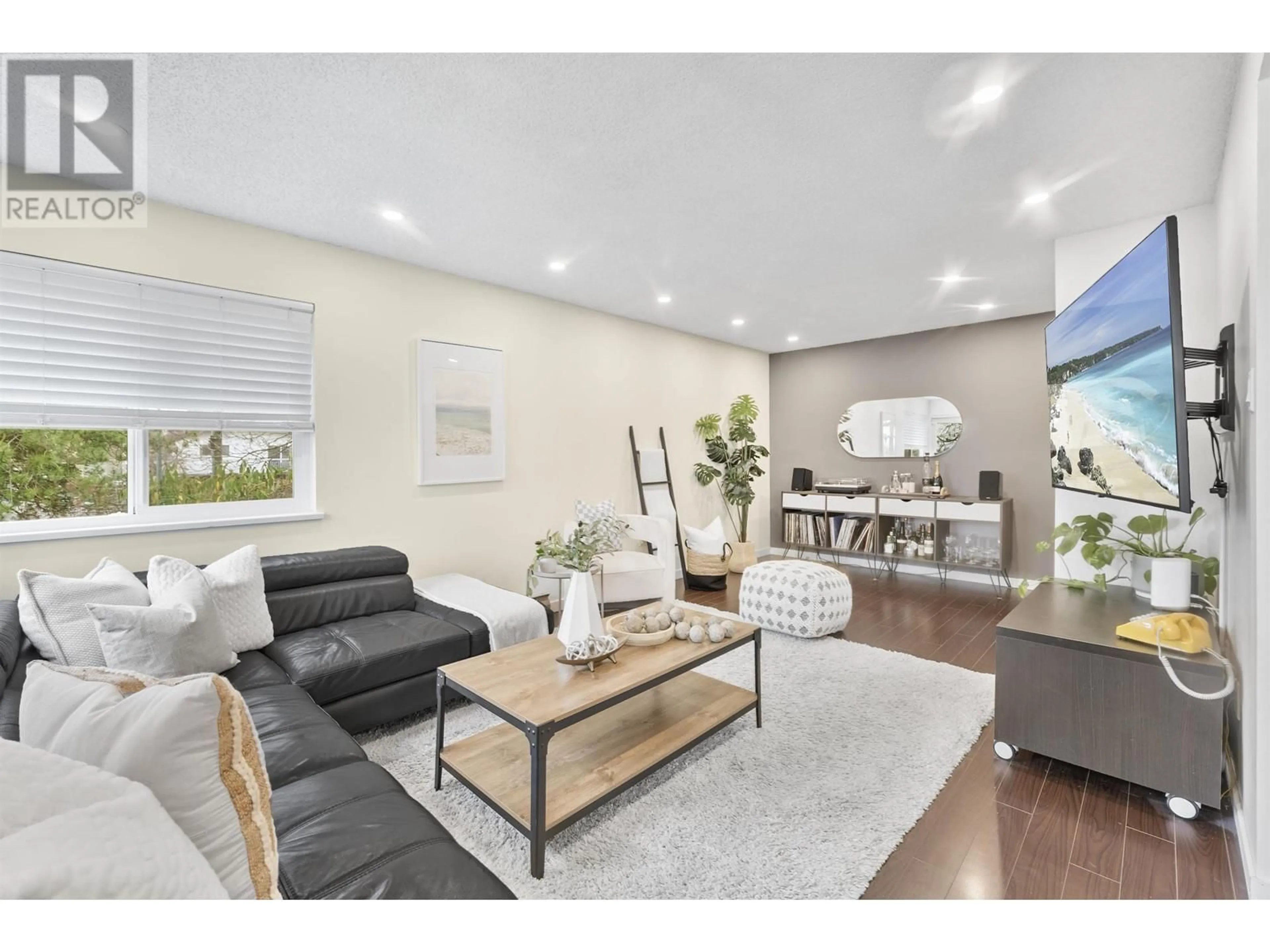 Living room, wood floors for 225 2910 E PENDER STREET, Vancouver British Columbia V5K2C3