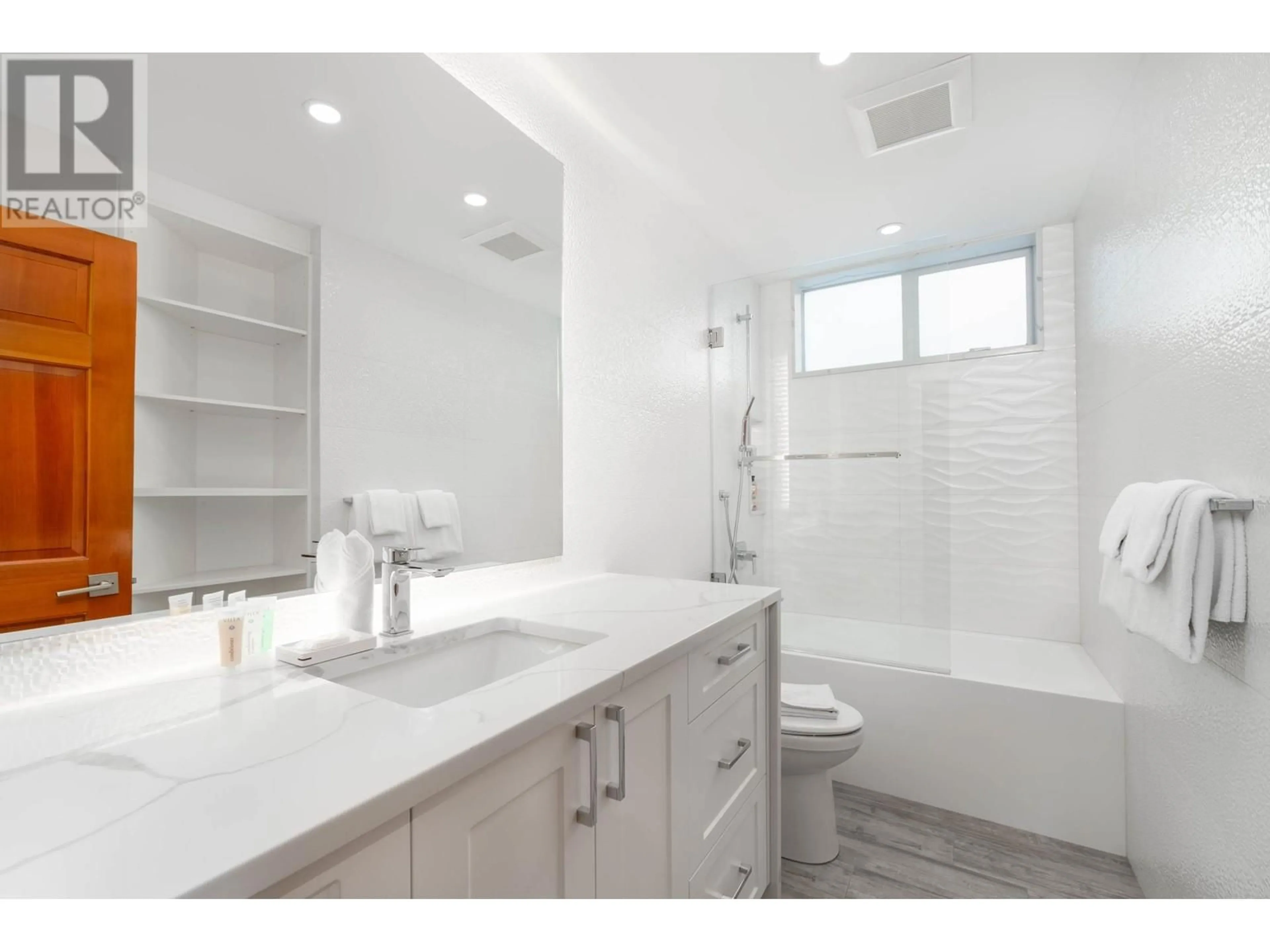 Contemporary bathroom, wood floors for 101 4405 BLACKCOMB WAY, Whistler British Columbia V8E0X7