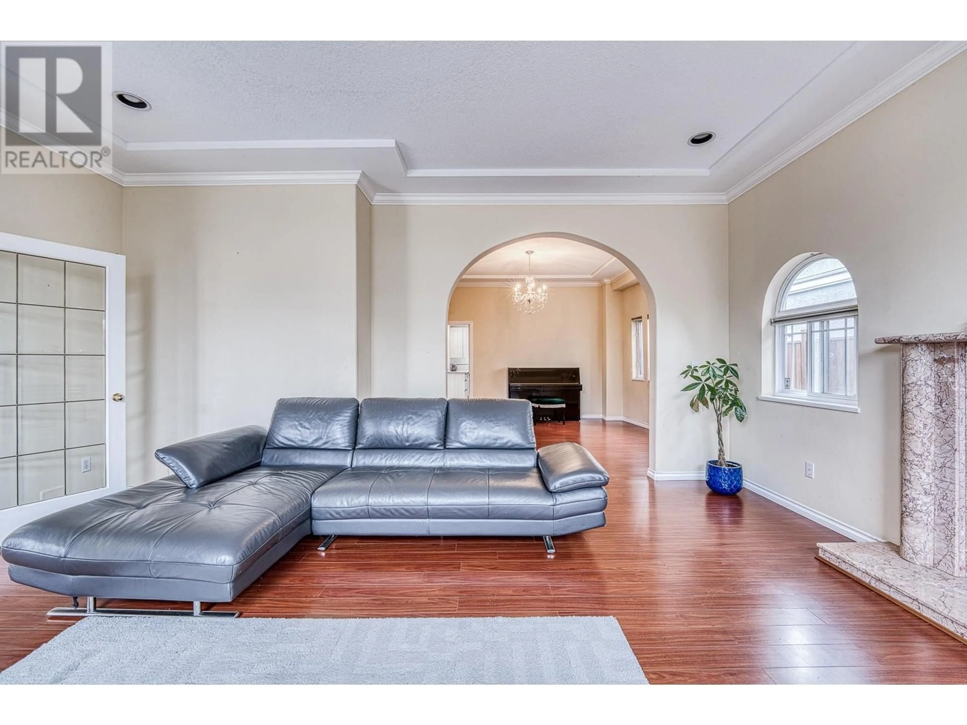 Living room, wood floors for 12091 MELLIS DRIVE, Richmond British Columbia V6X3T1