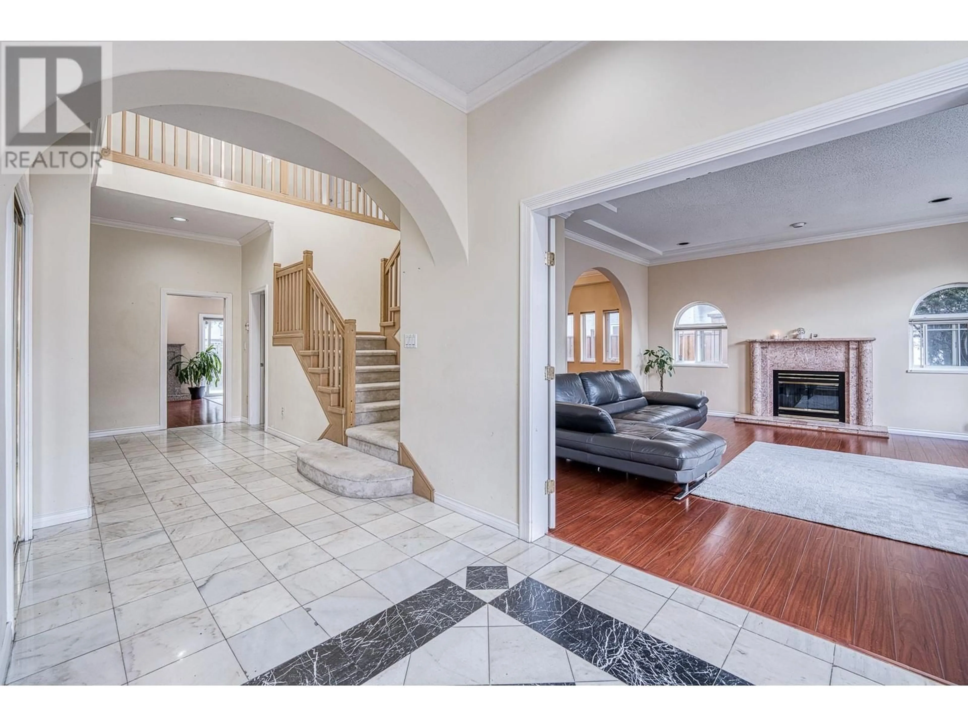 Indoor entryway, wood floors for 12091 MELLIS DRIVE, Richmond British Columbia V6X3T1