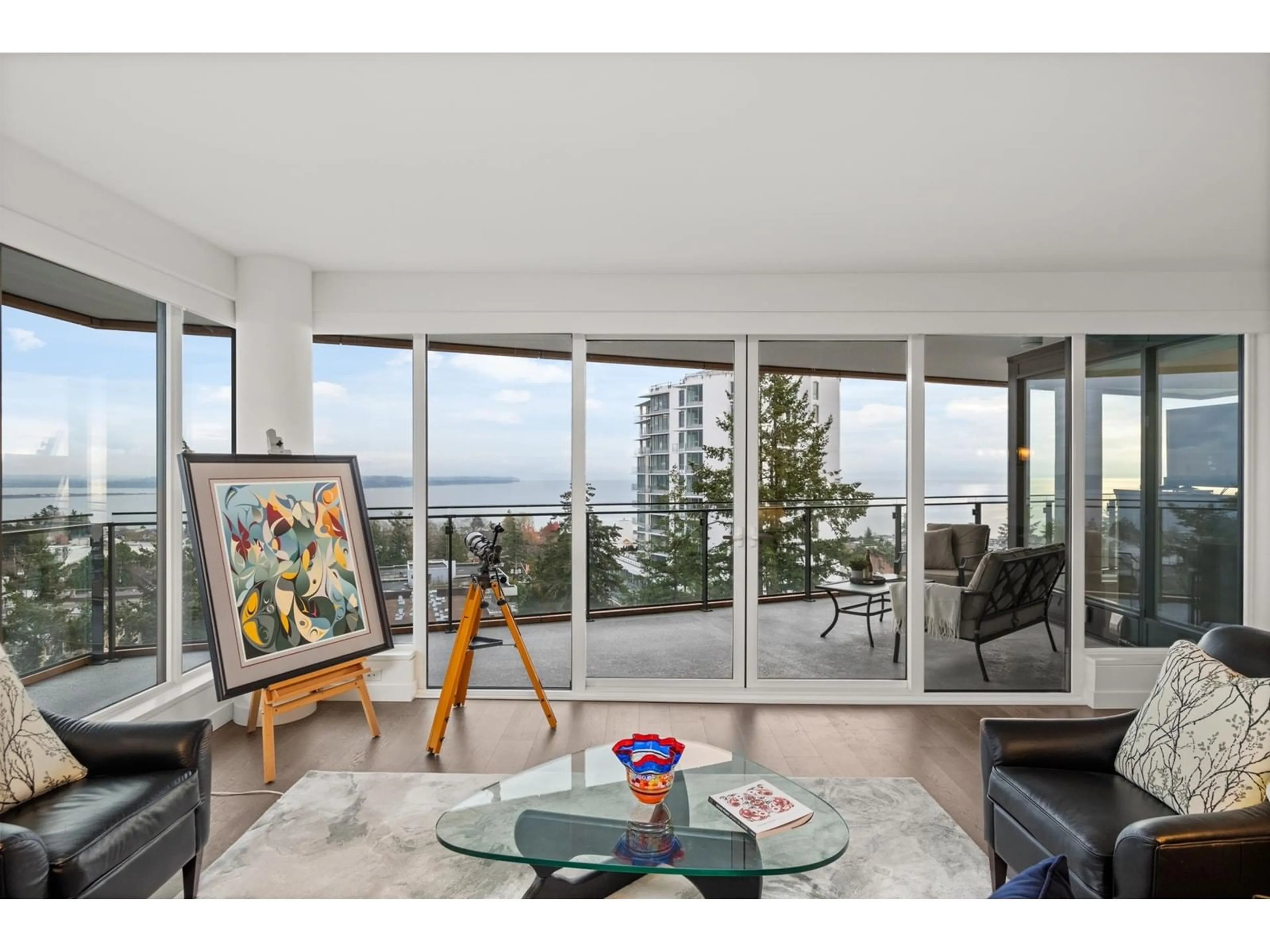 Living room, wood floors for 805 1439 GEORGE STREET, White Rock British Columbia V4B0B9