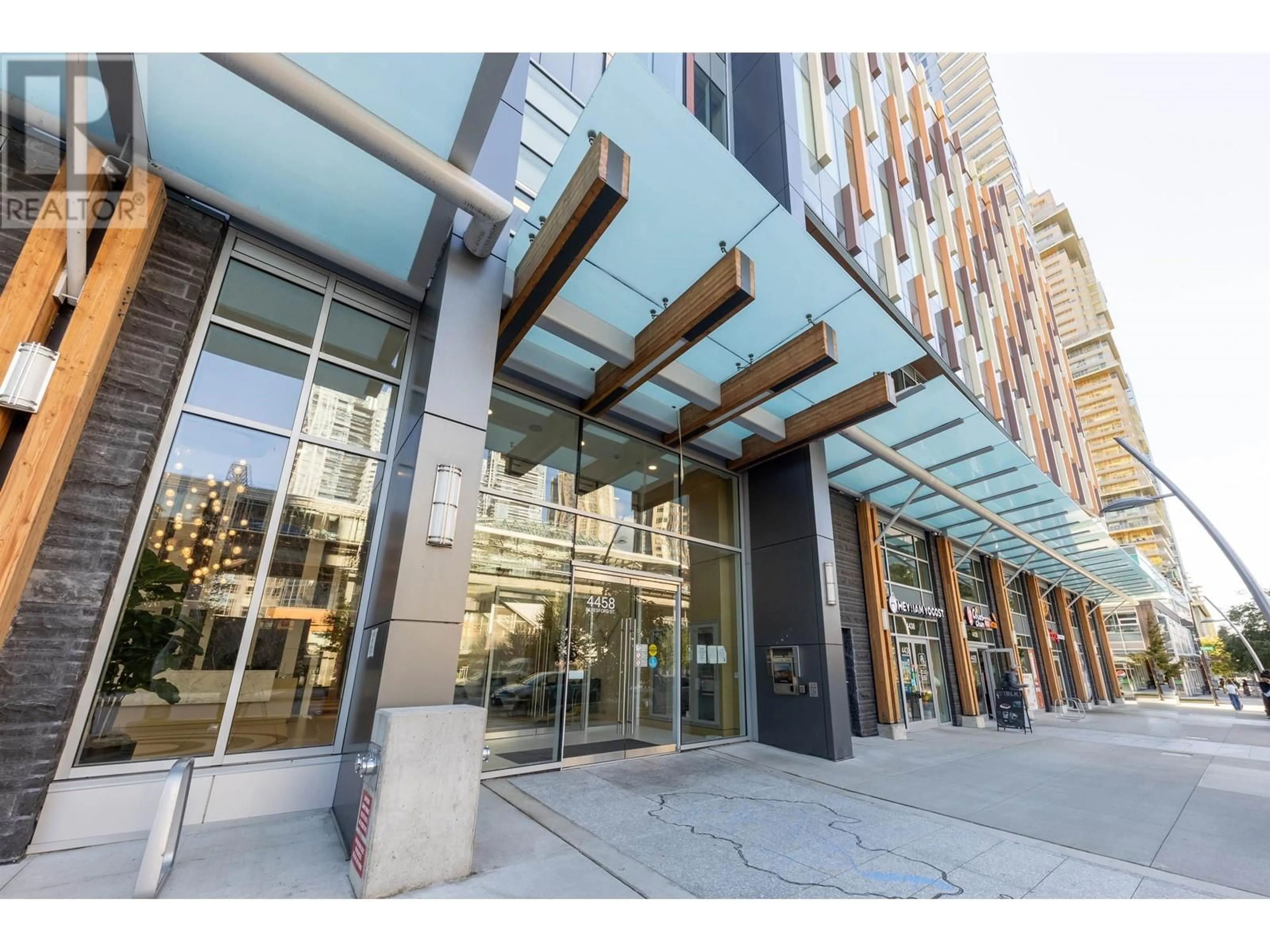 Indoor foyer for 3703 - 4458 BERESFORD STREET, Burnaby British Columbia V5H0J1