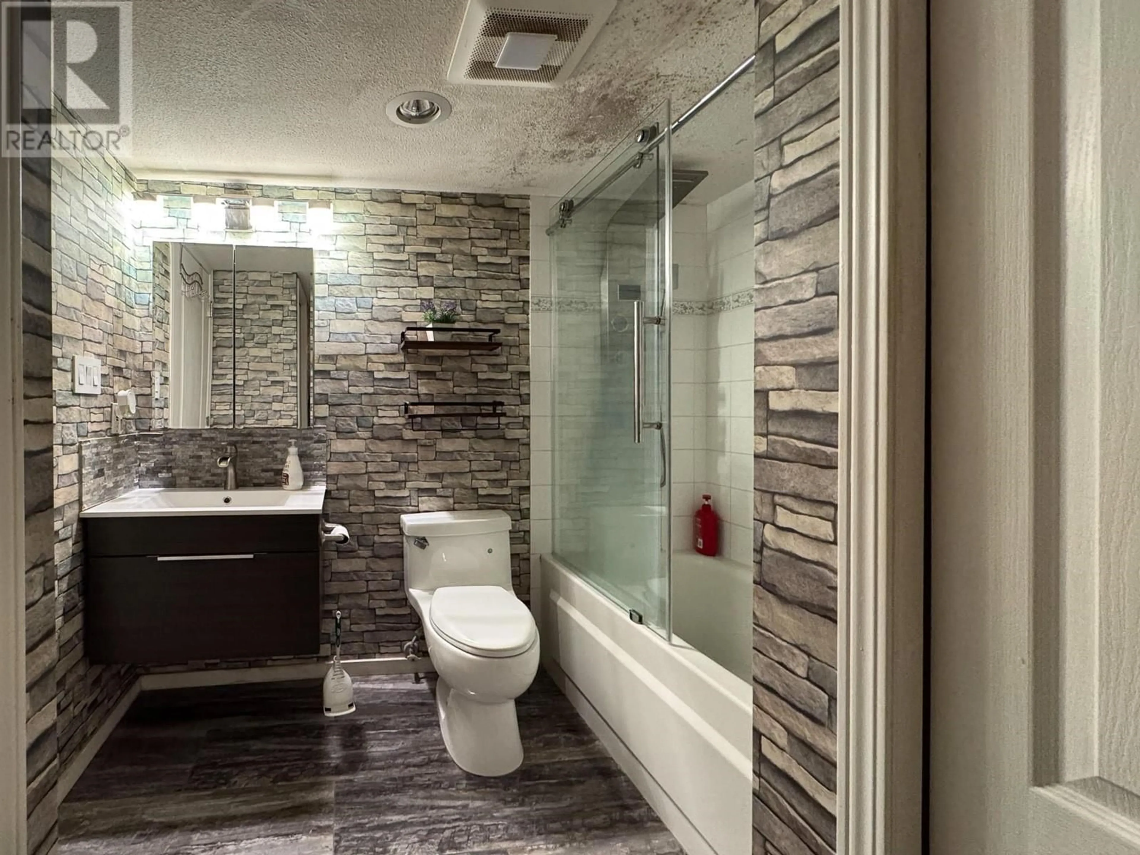 Contemporary bathroom, ceramic floors for 322 2551 PARKVIEW LANE, Port Coquitlam British Columbia V3C6J8