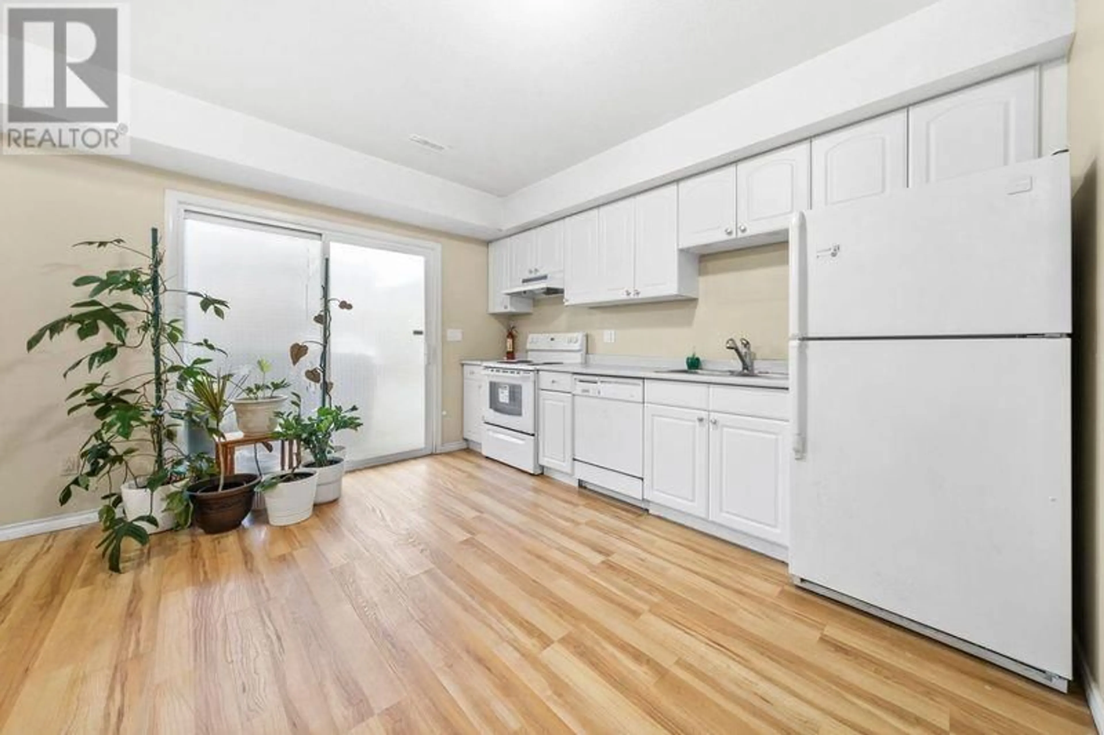 Standard kitchen, wood floors for 19894 HAMMOND ROAD, Pitt Meadows British Columbia V3Y2R7