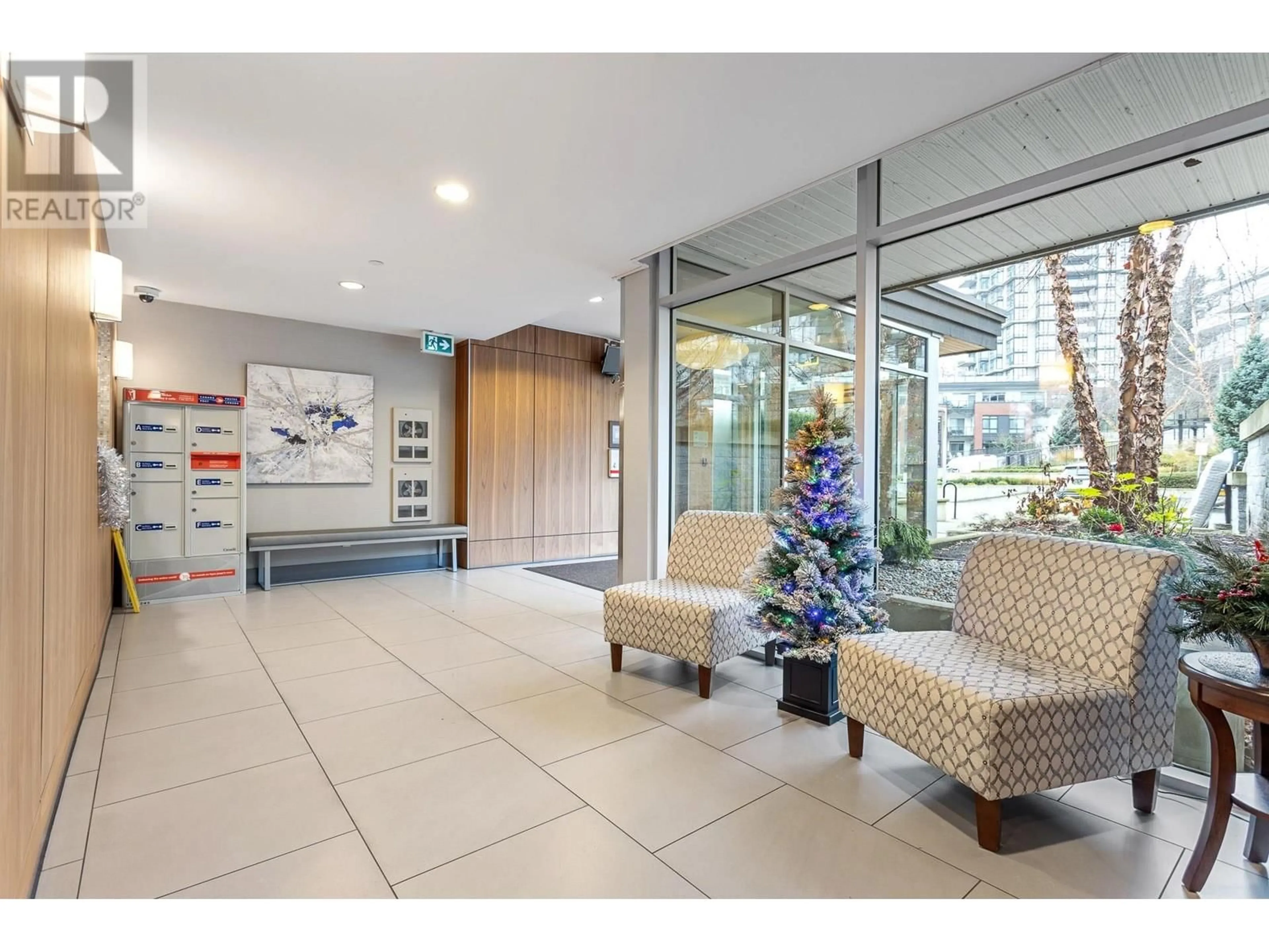 Indoor lobby for 218 22 E ROYAL AVENUE, New Westminster British Columbia V3L5E8