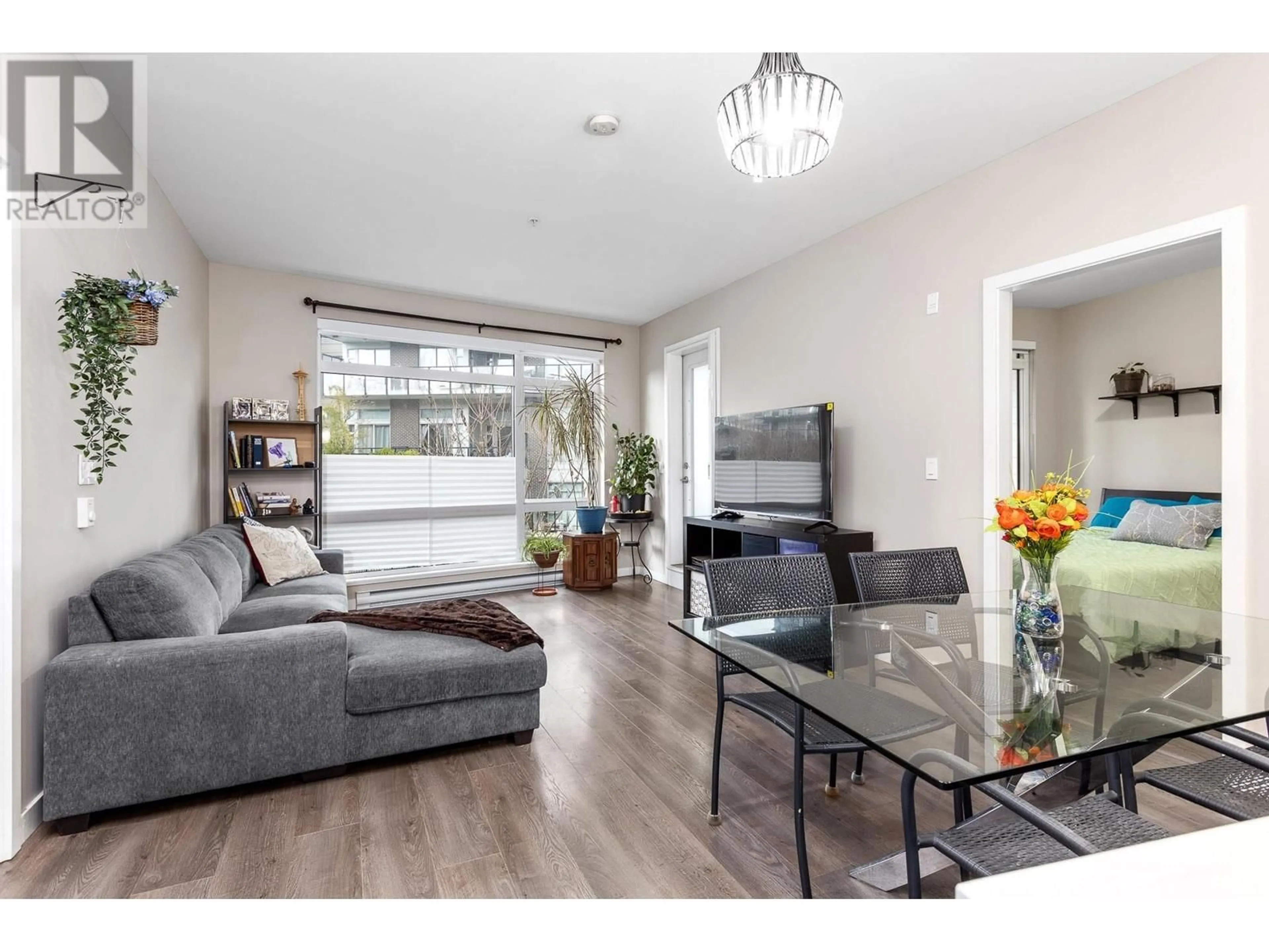 Living room, wood floors for 218 22 E ROYAL AVENUE, New Westminster British Columbia V3L5E8