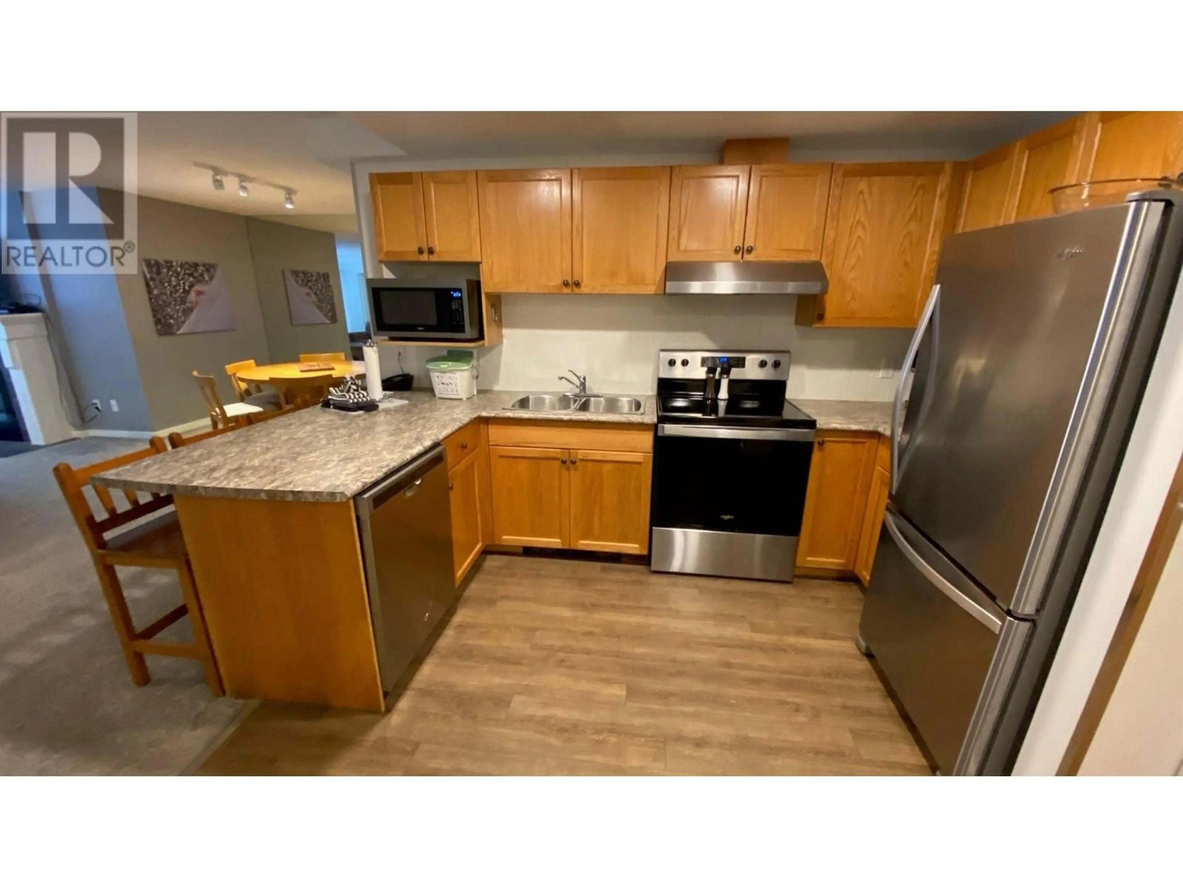 Standard kitchen, wood floors for 220 4910 SPEARHEAD PLACE, Whistler British Columbia V8E1E7