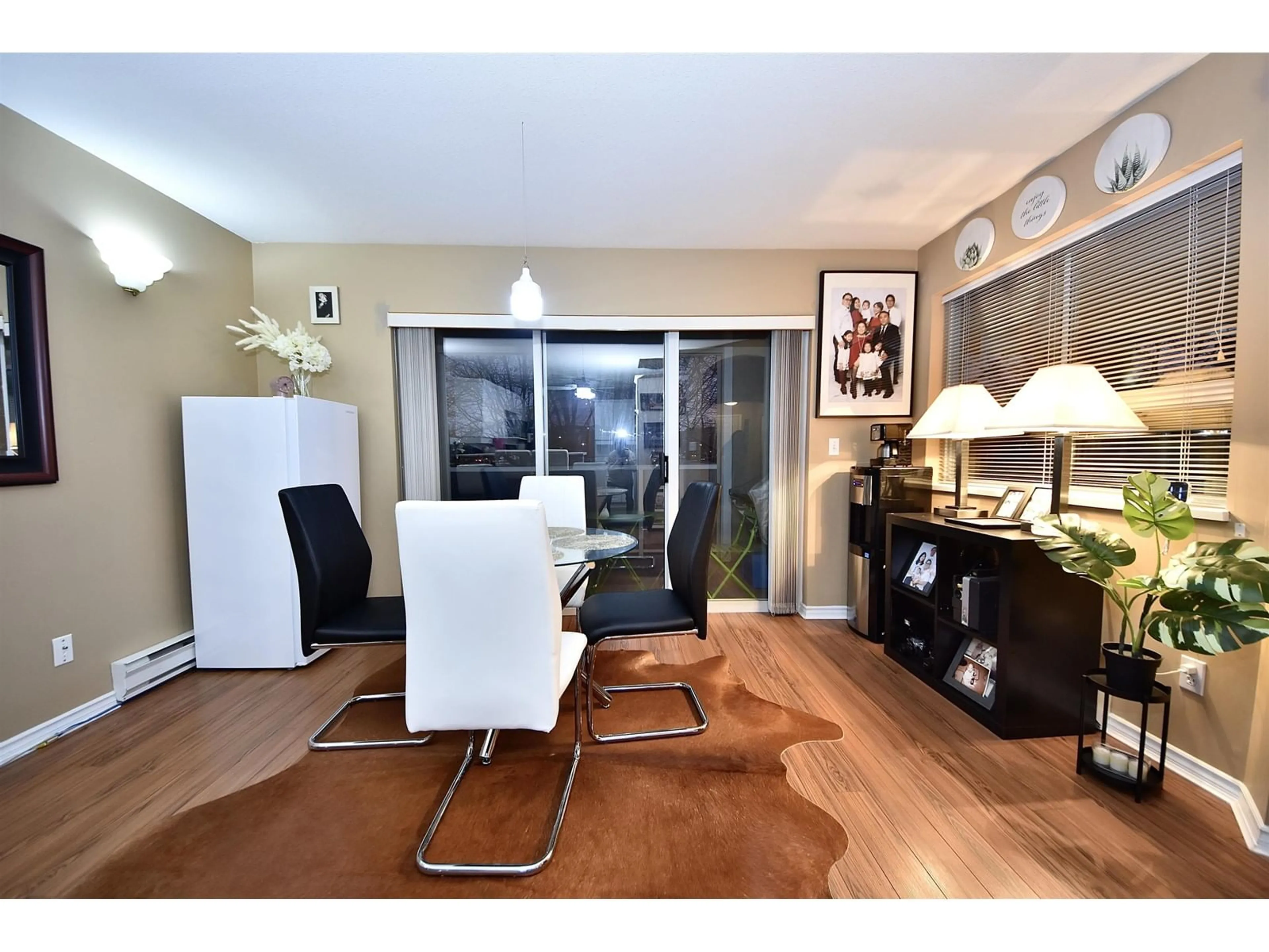 Living room, wood floors for 103 20145 55A AVENUE, Langley British Columbia V3A8L6