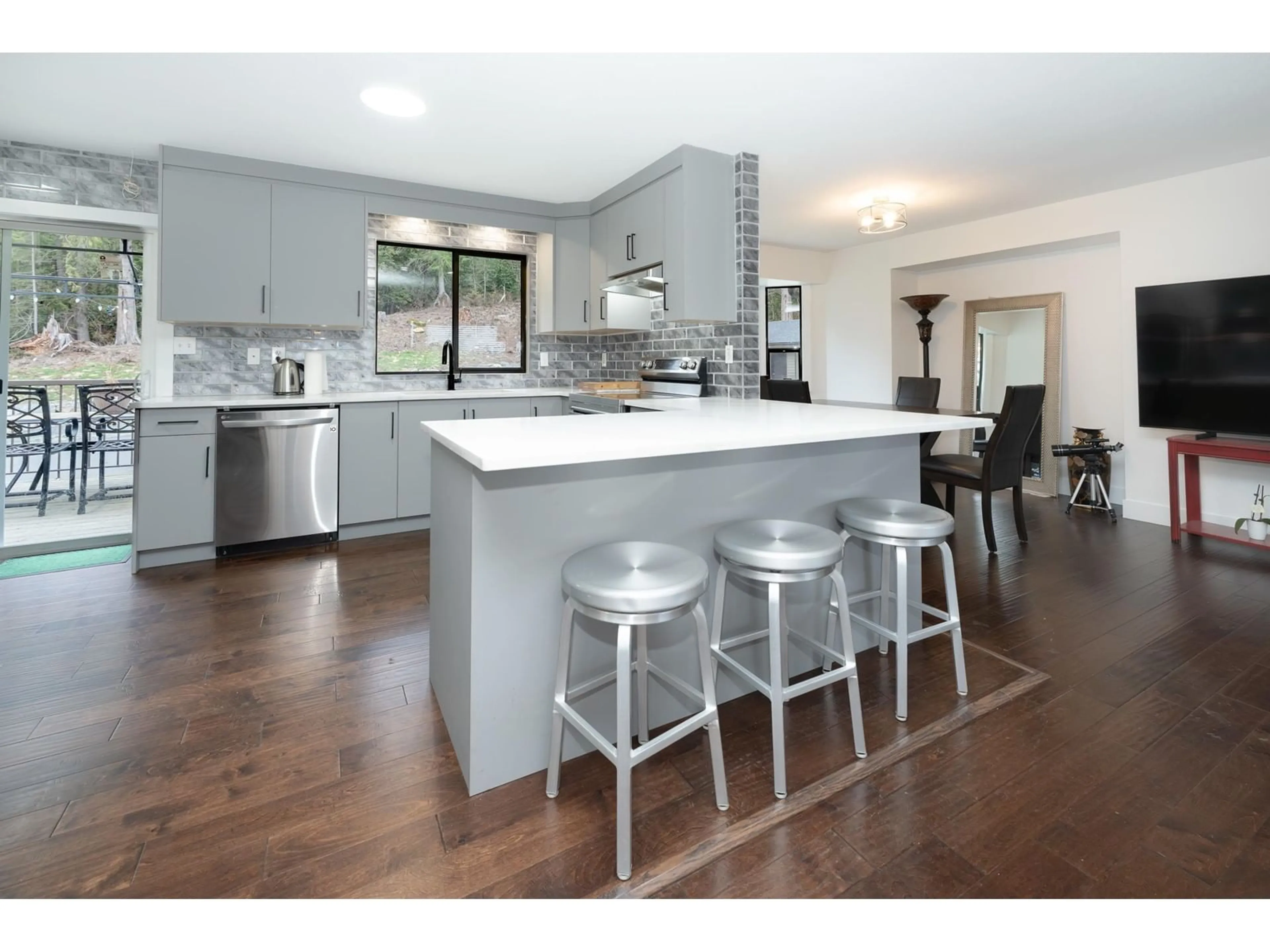 Open concept kitchen for 32555 RICHARDS AVENUE, Mission British Columbia V2V7E6