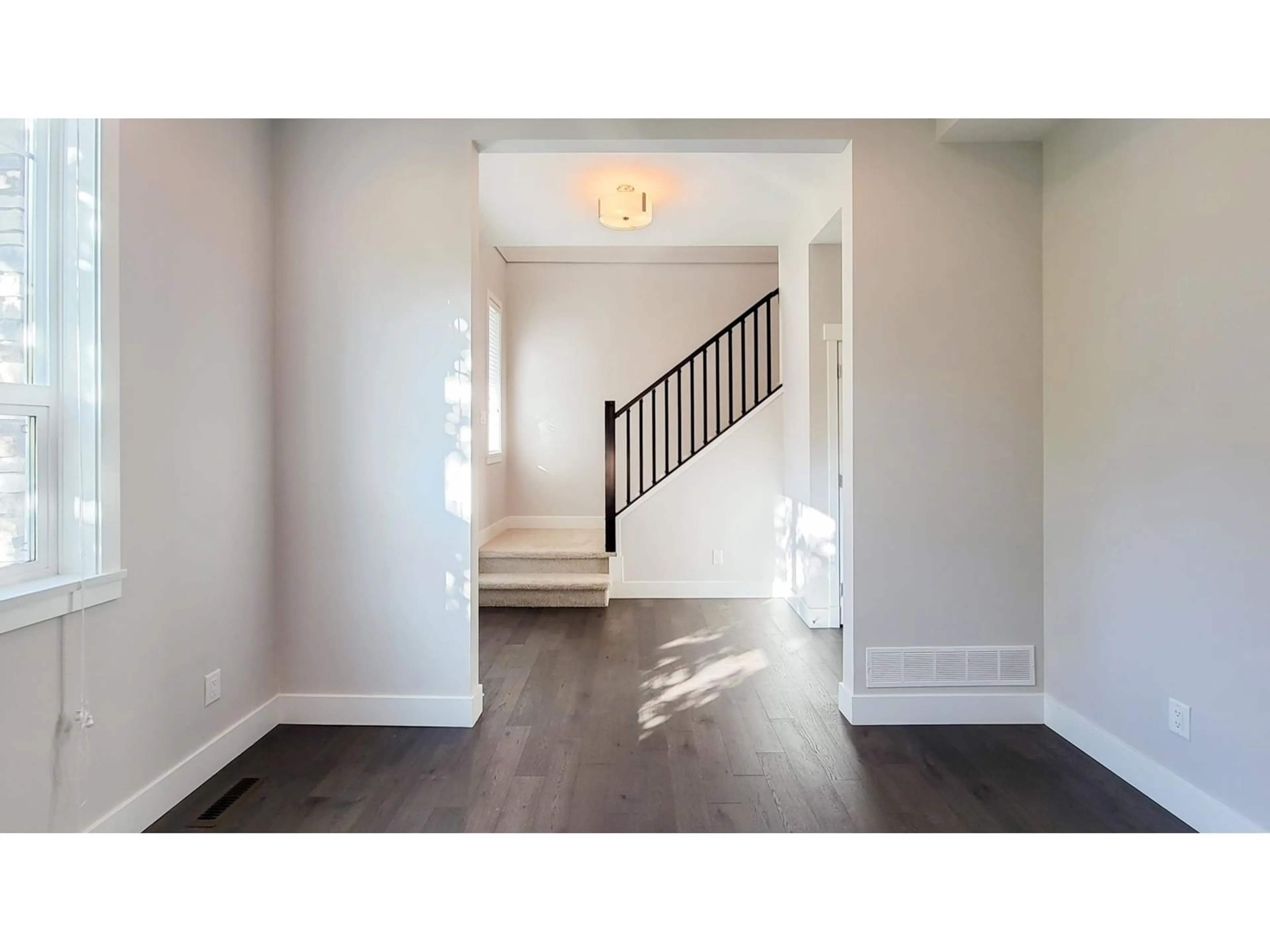 Indoor entryway, wood floors for 16659 25A AVENUE, Surrey British Columbia V3Z0B1