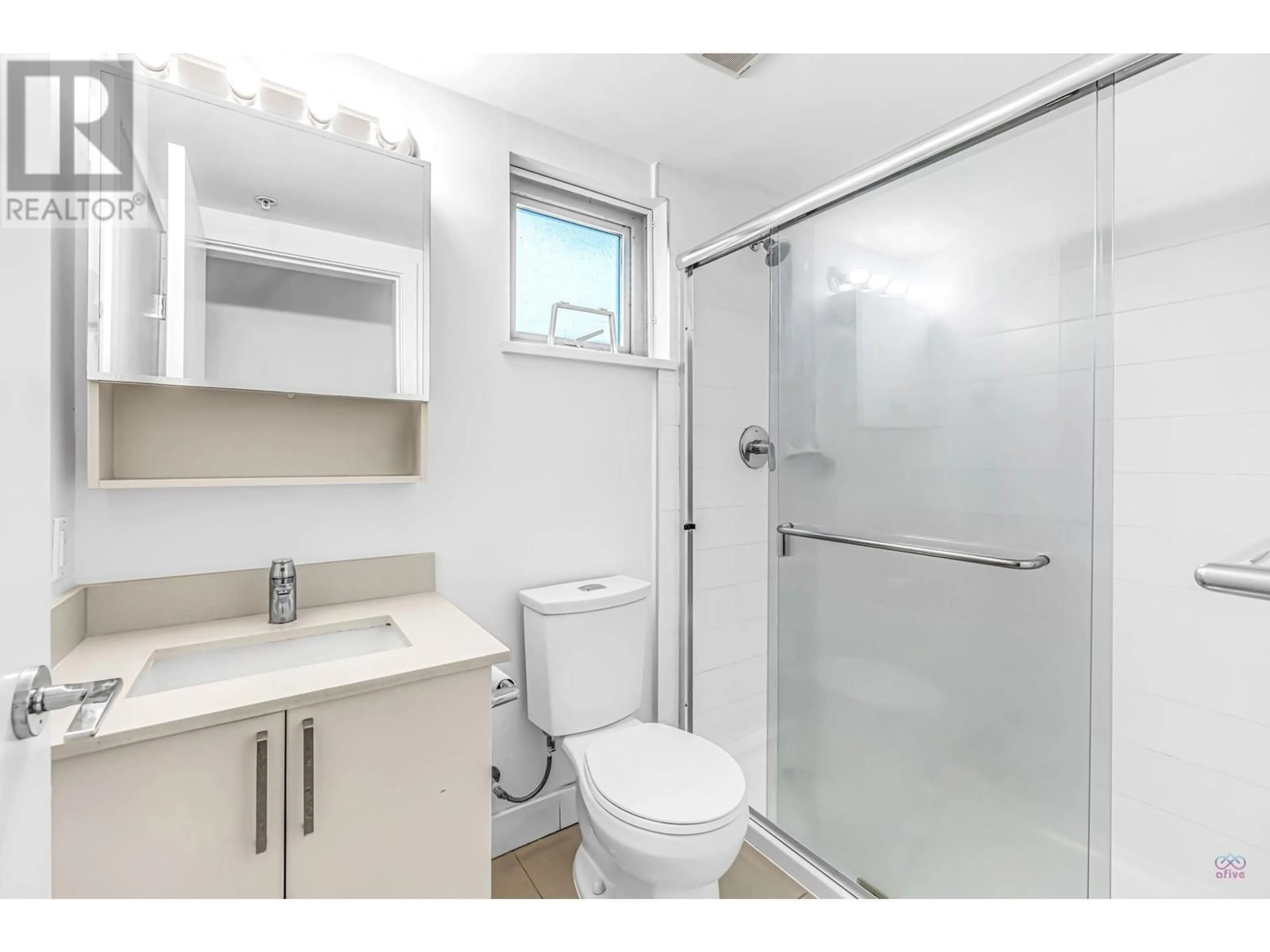 Standard bathroom, unknown for 110 7250 18TH AVENUE, Burnaby British Columbia V3N1H3