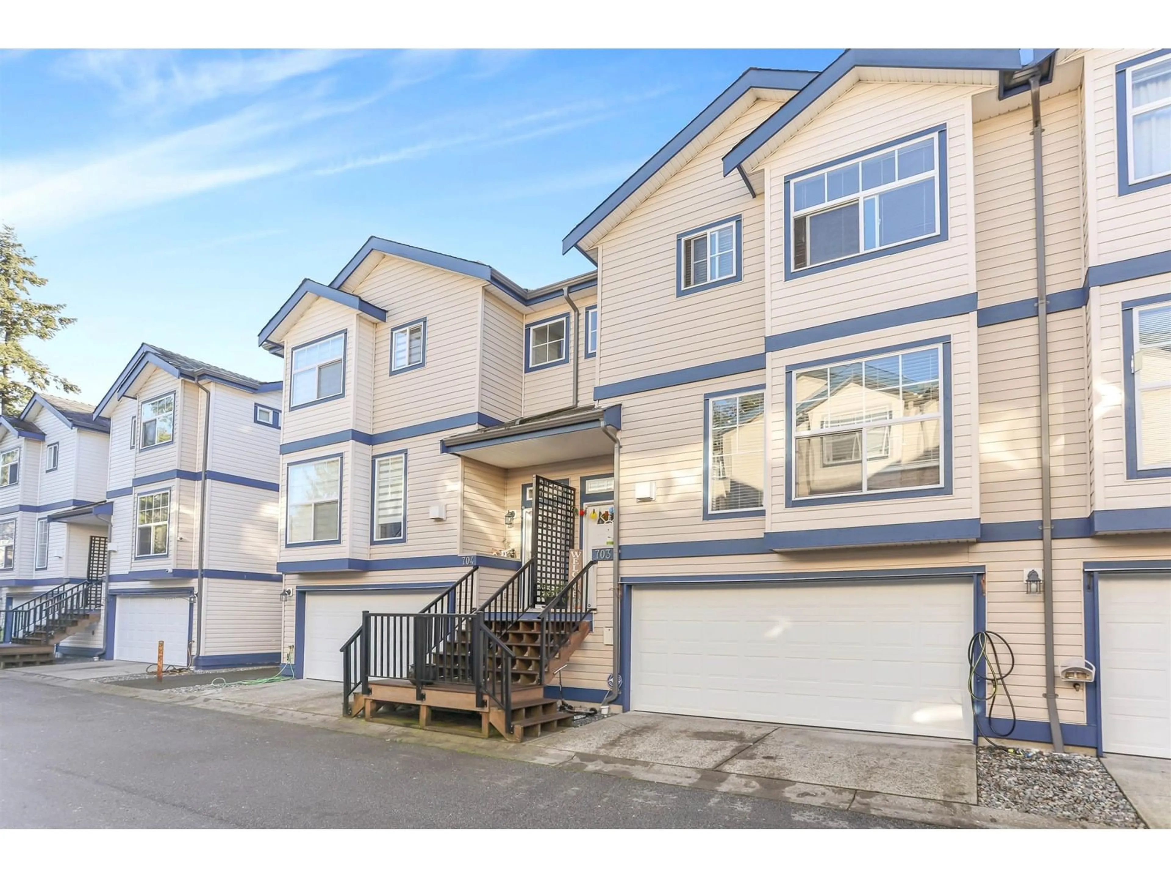 Unknown for 703 9118 149 STREET, Surrey British Columbia V3R3Z6