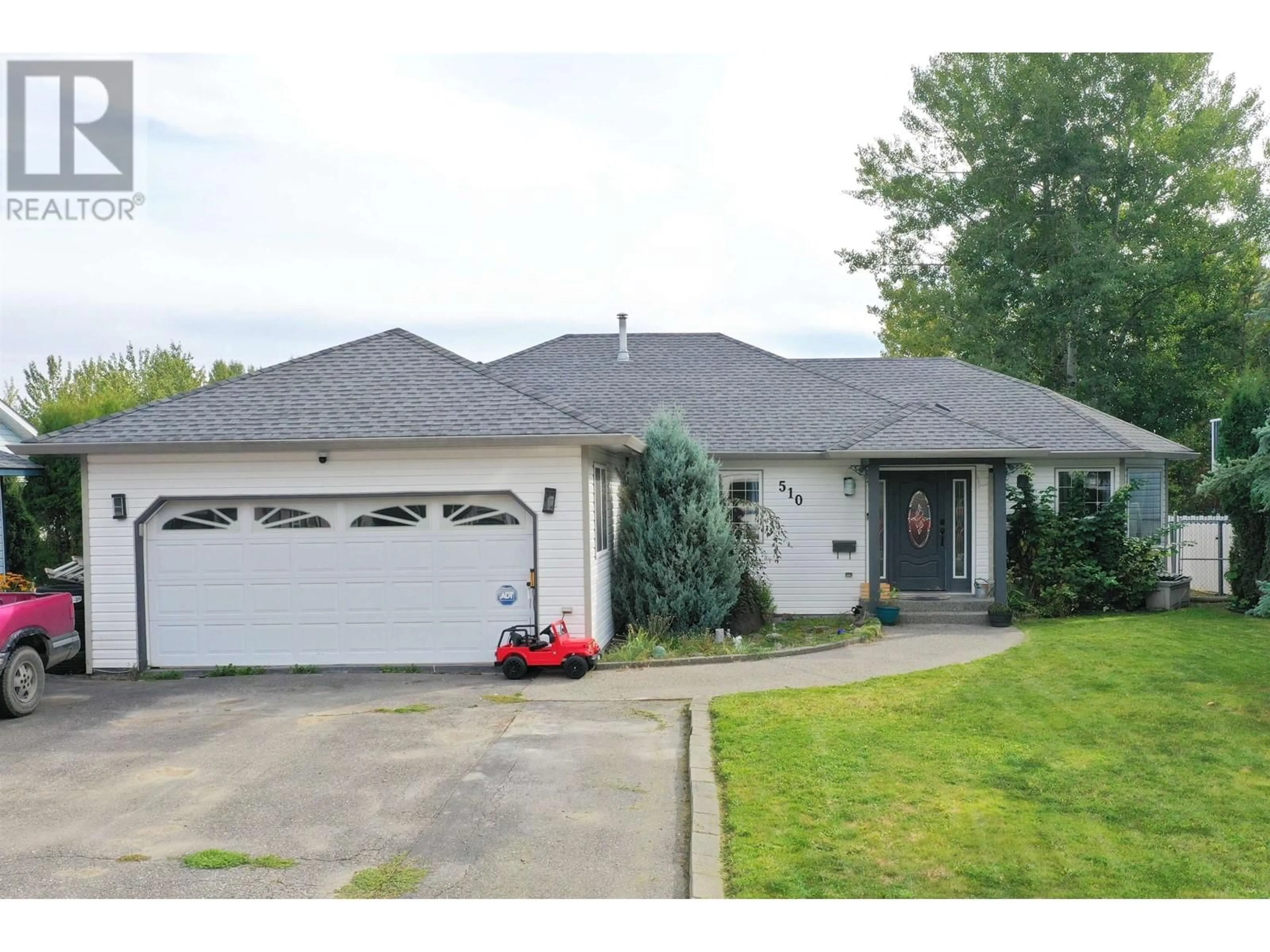 Home with vinyl exterior material, street for 510 DIXON STREET, Quesnel British Columbia V2J5T5