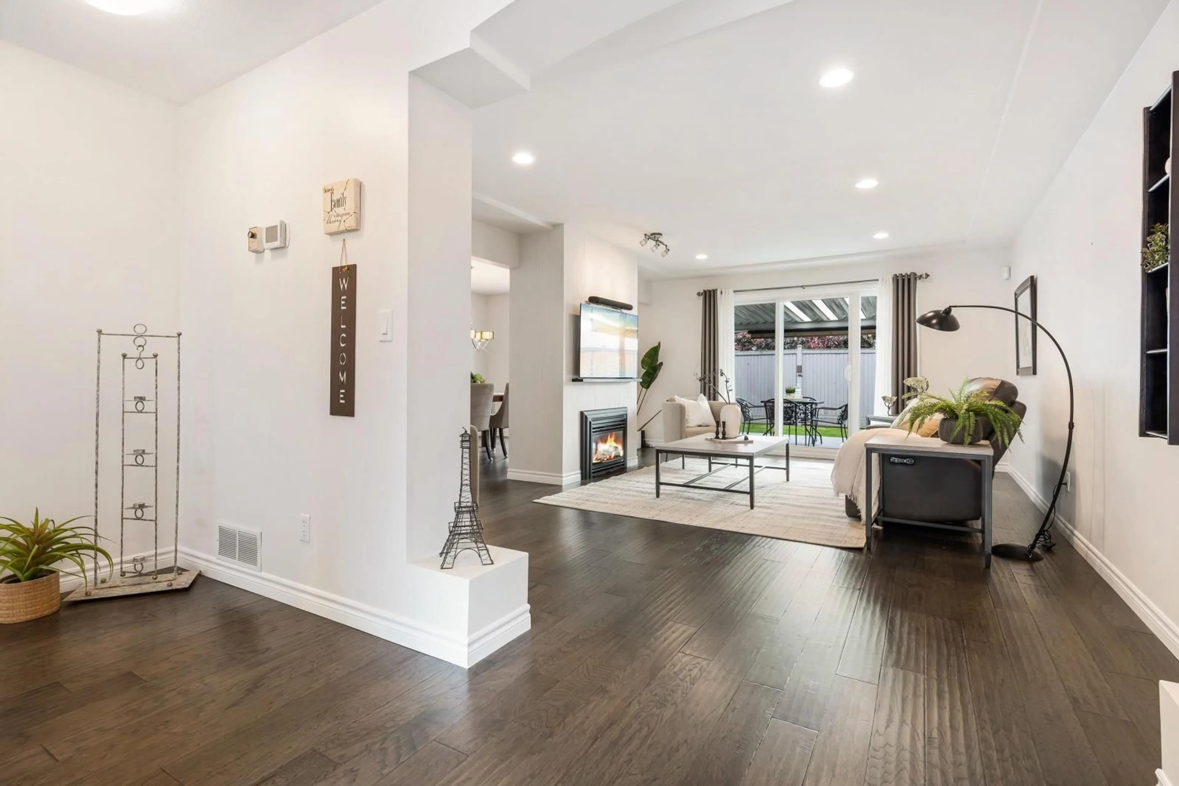 Indoor entryway, wood floors for 2 45302 JASPER DRIVE, Sardis British Columbia V2R3E9