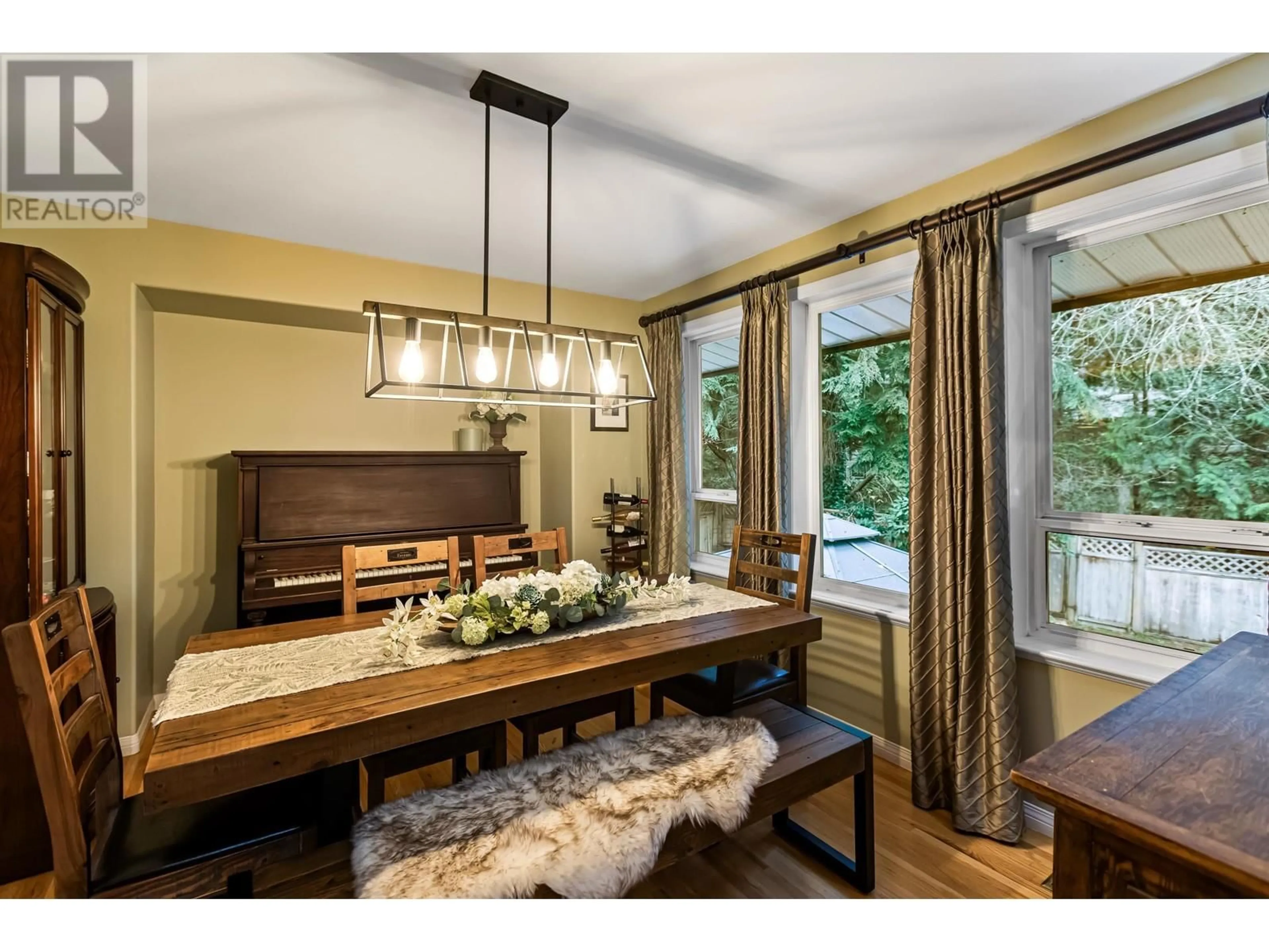 Dining room, wood floors, cottage for 4 FOXWOOD COURT, Port Moody British Columbia V3H4W7