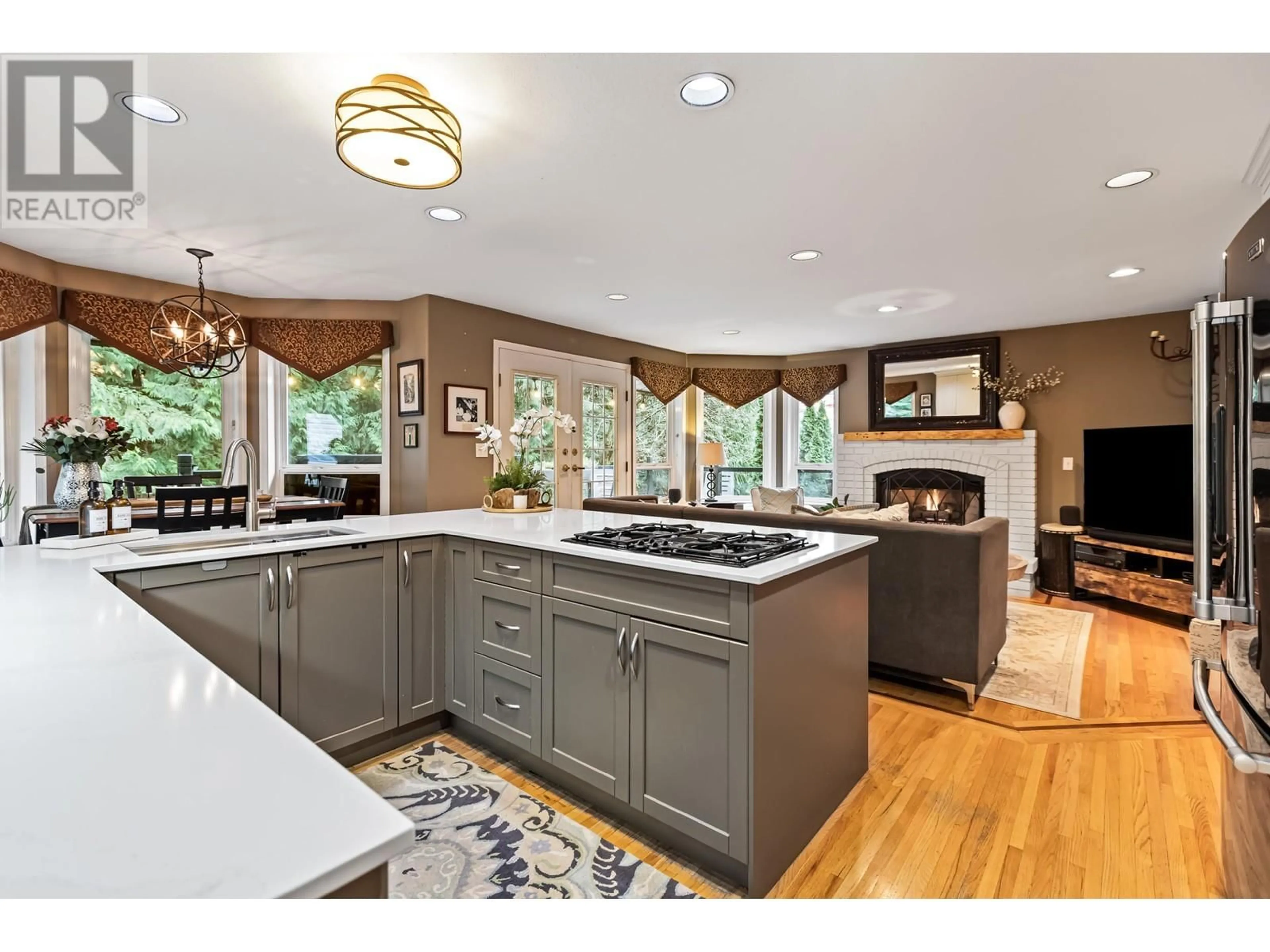 Open concept kitchen for 4 FOXWOOD COURT, Port Moody British Columbia V3H4W7