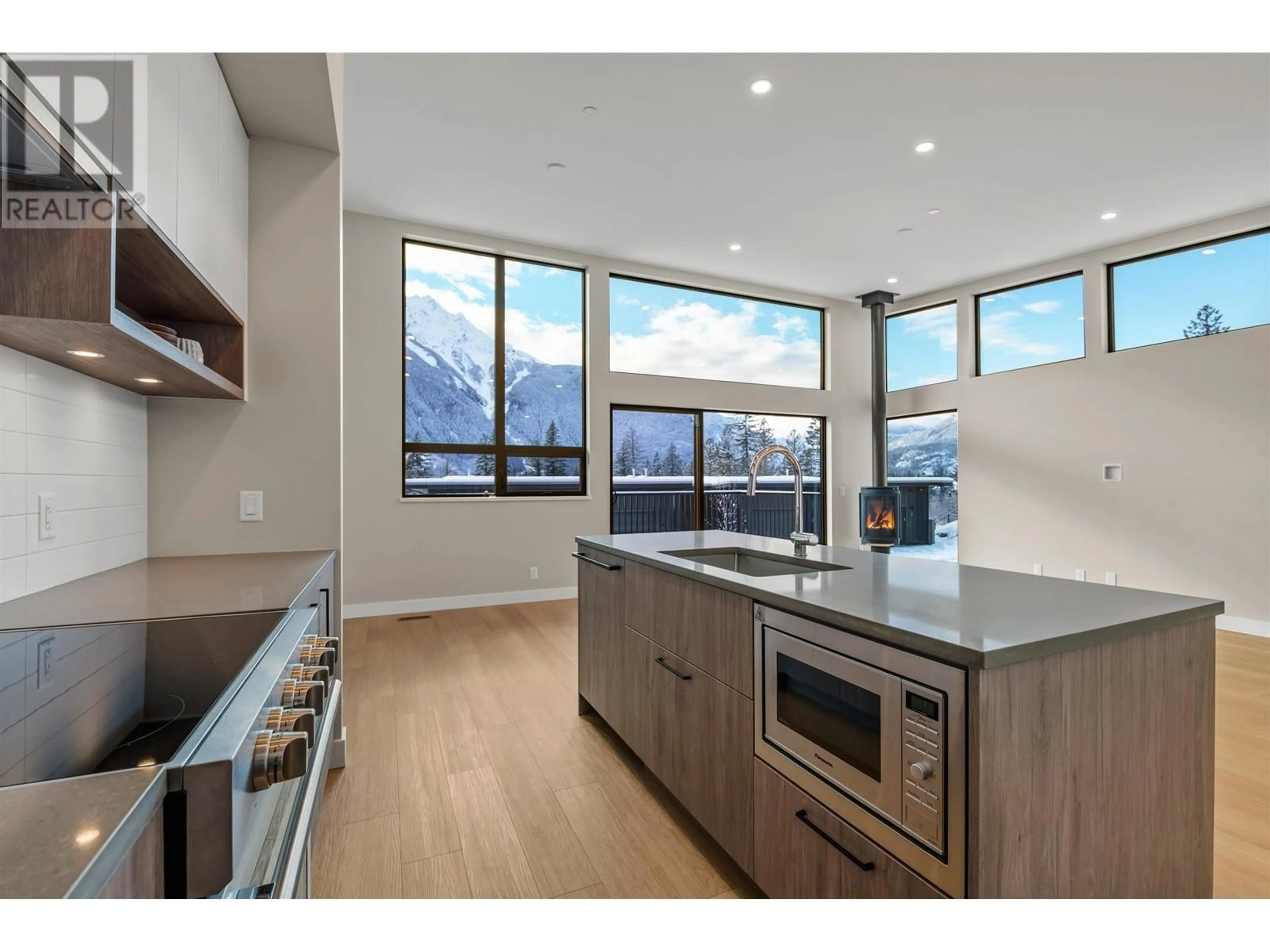 Open concept kitchen for 29 4000 SUNSTONE WAY, Pemberton British Columbia V0N2L3