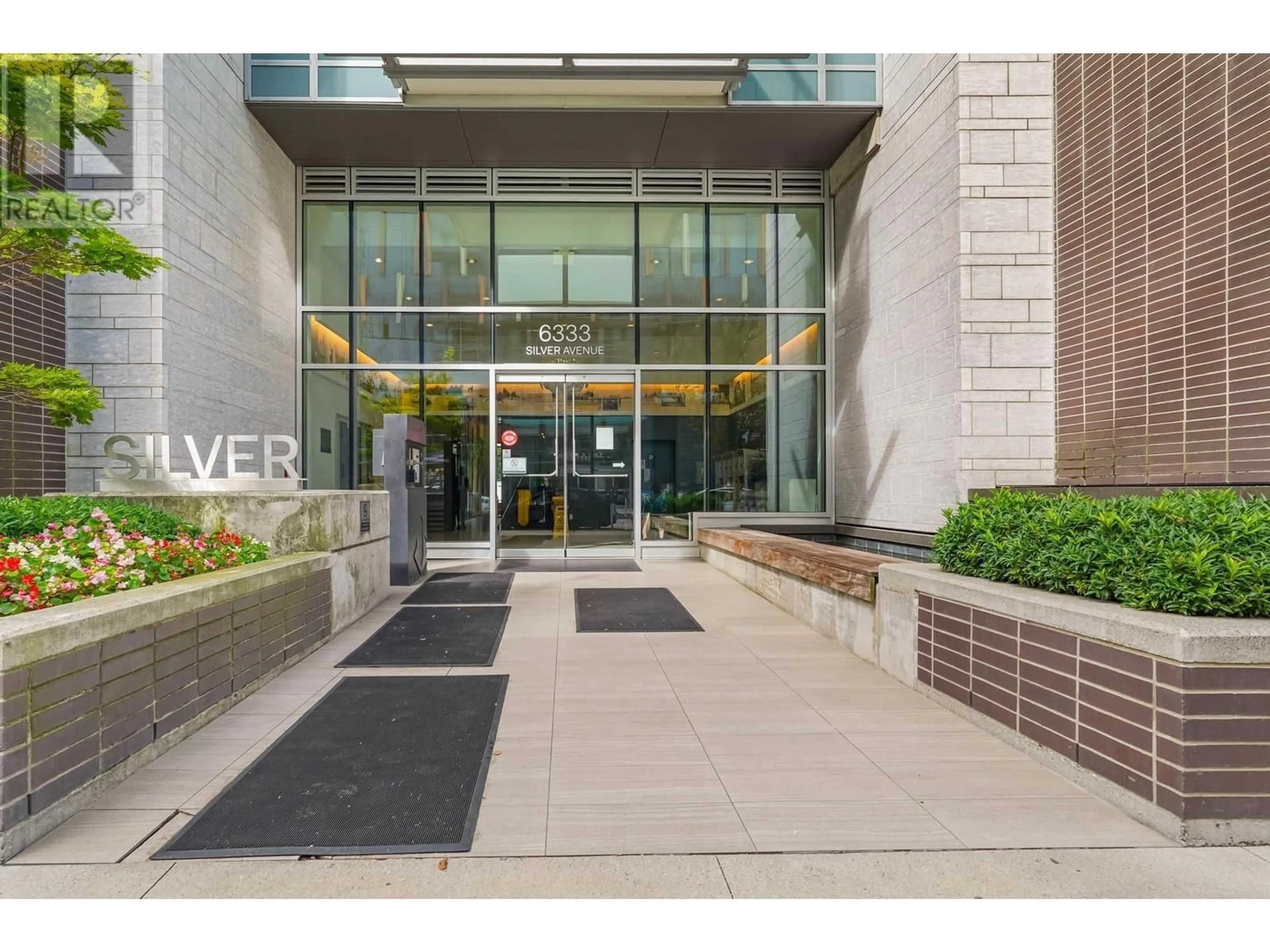 Indoor foyer for 5107 - 6333 SILVER AVENUE, Burnaby British Columbia V5H0C3