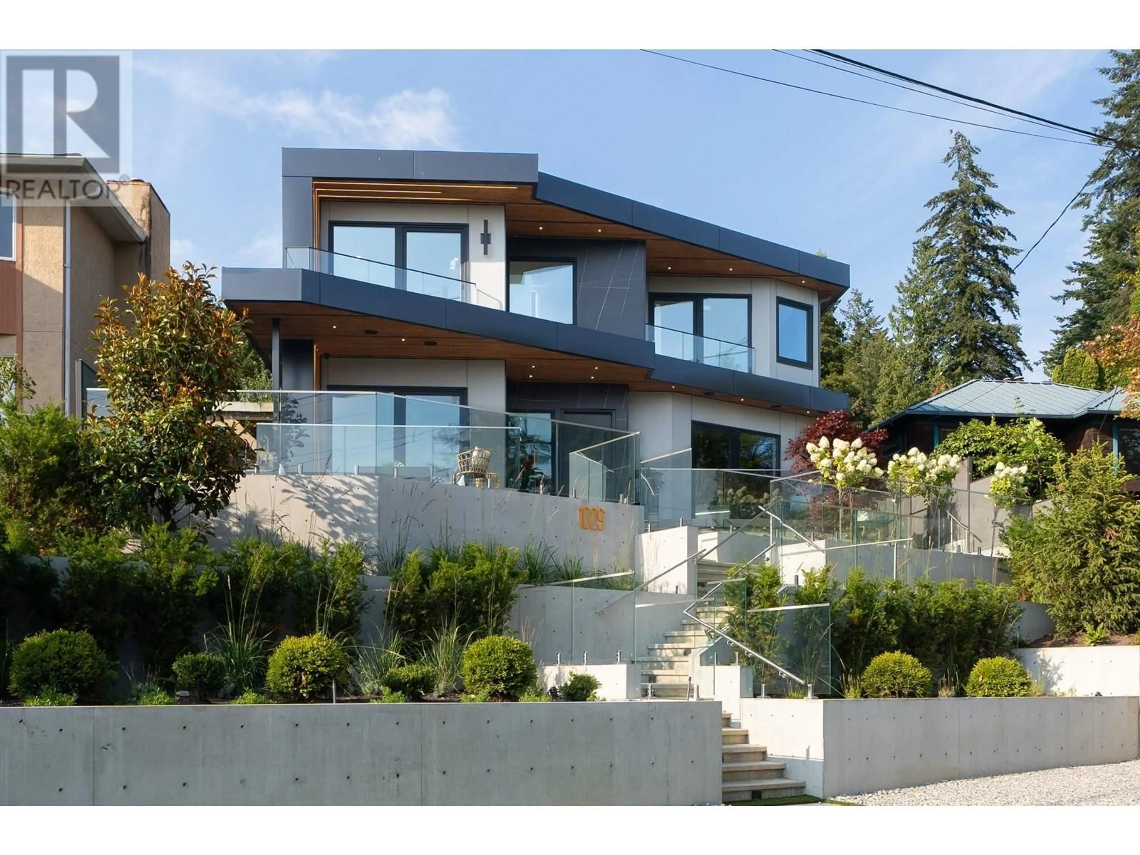 Frontside or backside of a home, mountain for 1029 ESPLANADE AVENUE, West Vancouver British Columbia V7T1G2