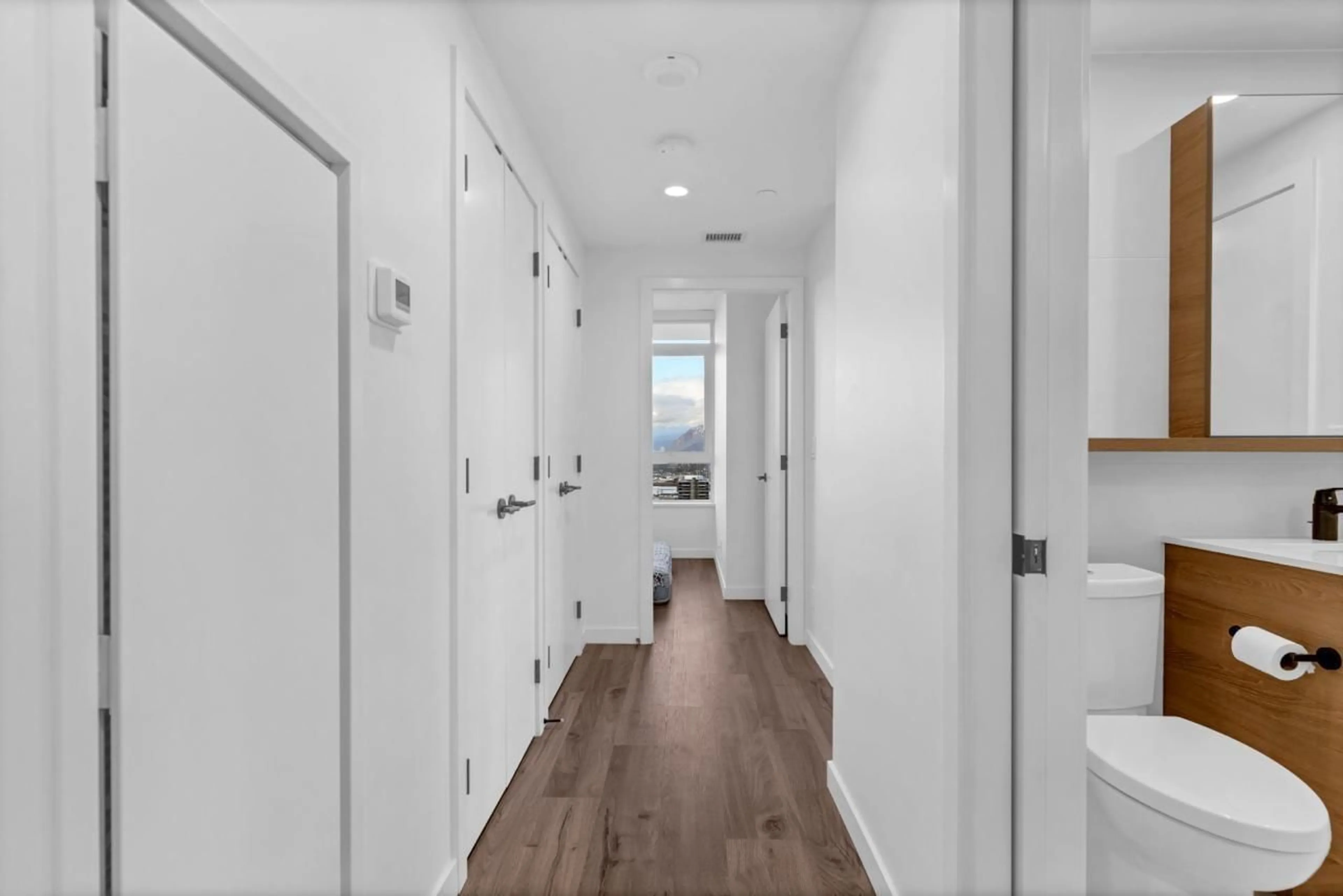 Indoor entryway, wood floors for 3304 10448 UNIVERSITY DRIVE, Surrey British Columbia V3T0S7