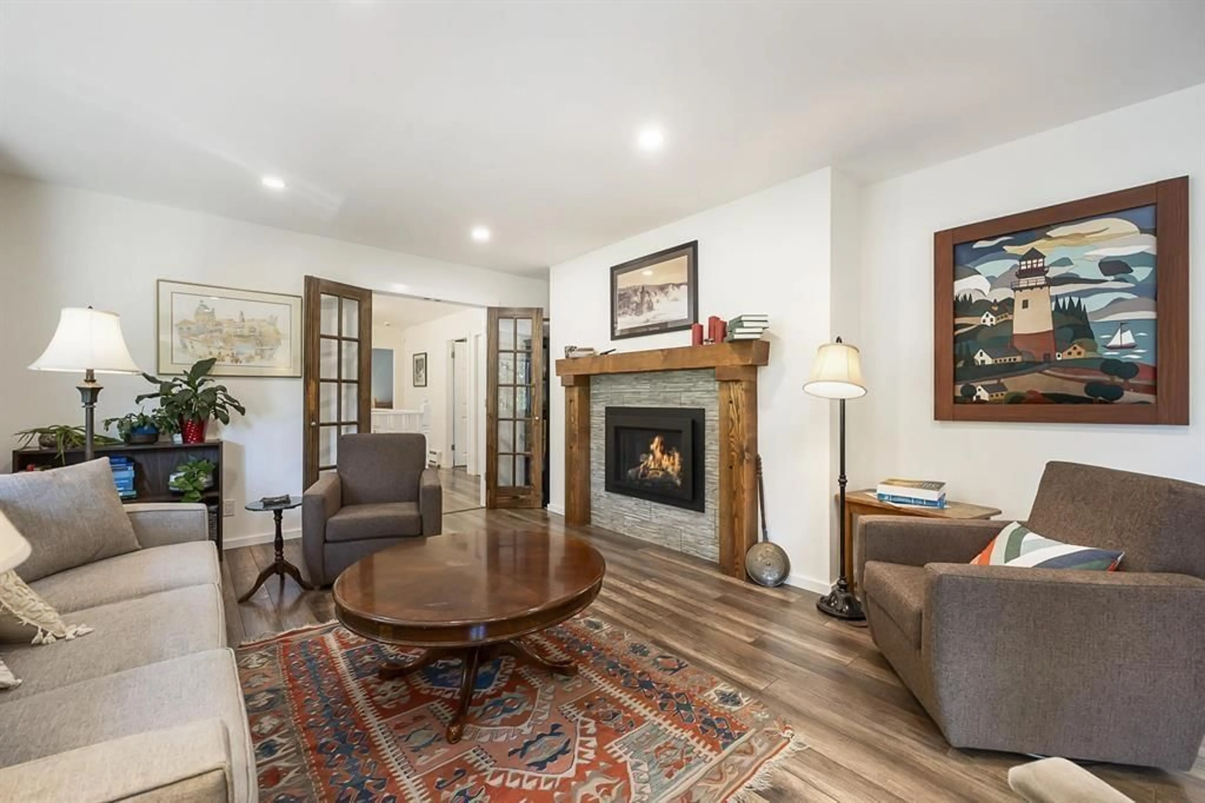 Living room, wood floors for 17289 HILLVIEW PLACE, Surrey British Columbia V3Z0C3