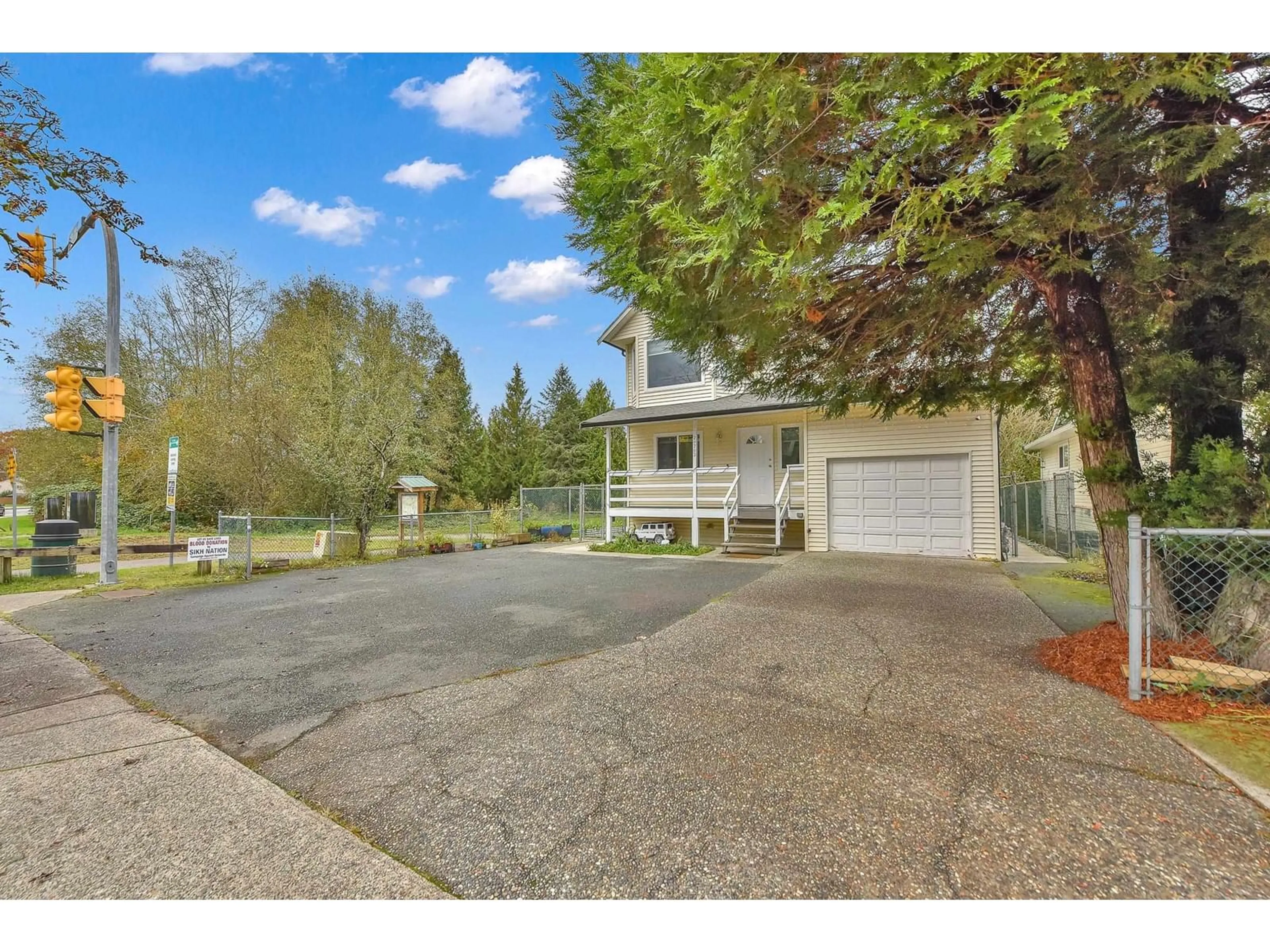 Frontside or backside of a home, the street view for 20703 51B AVENUE, Langley British Columbia V3A7T5