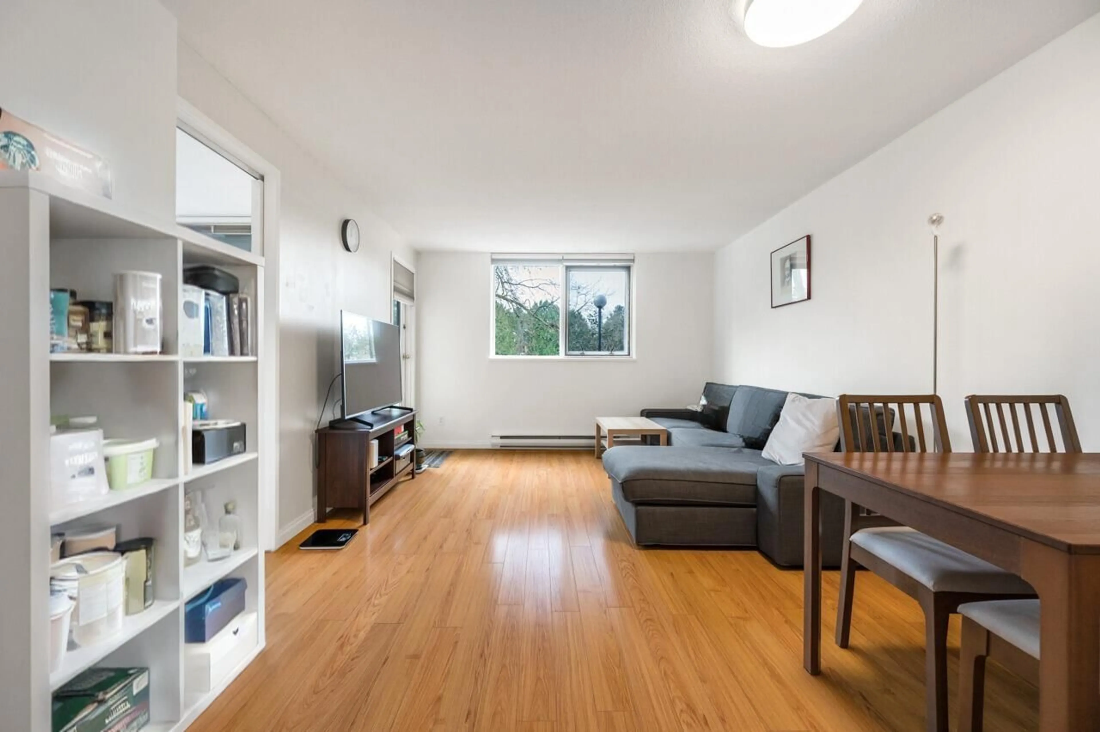 Living room, wood floors for 310 10523 UNIVERSITY DRIVE, Surrey British Columbia V3T5T8