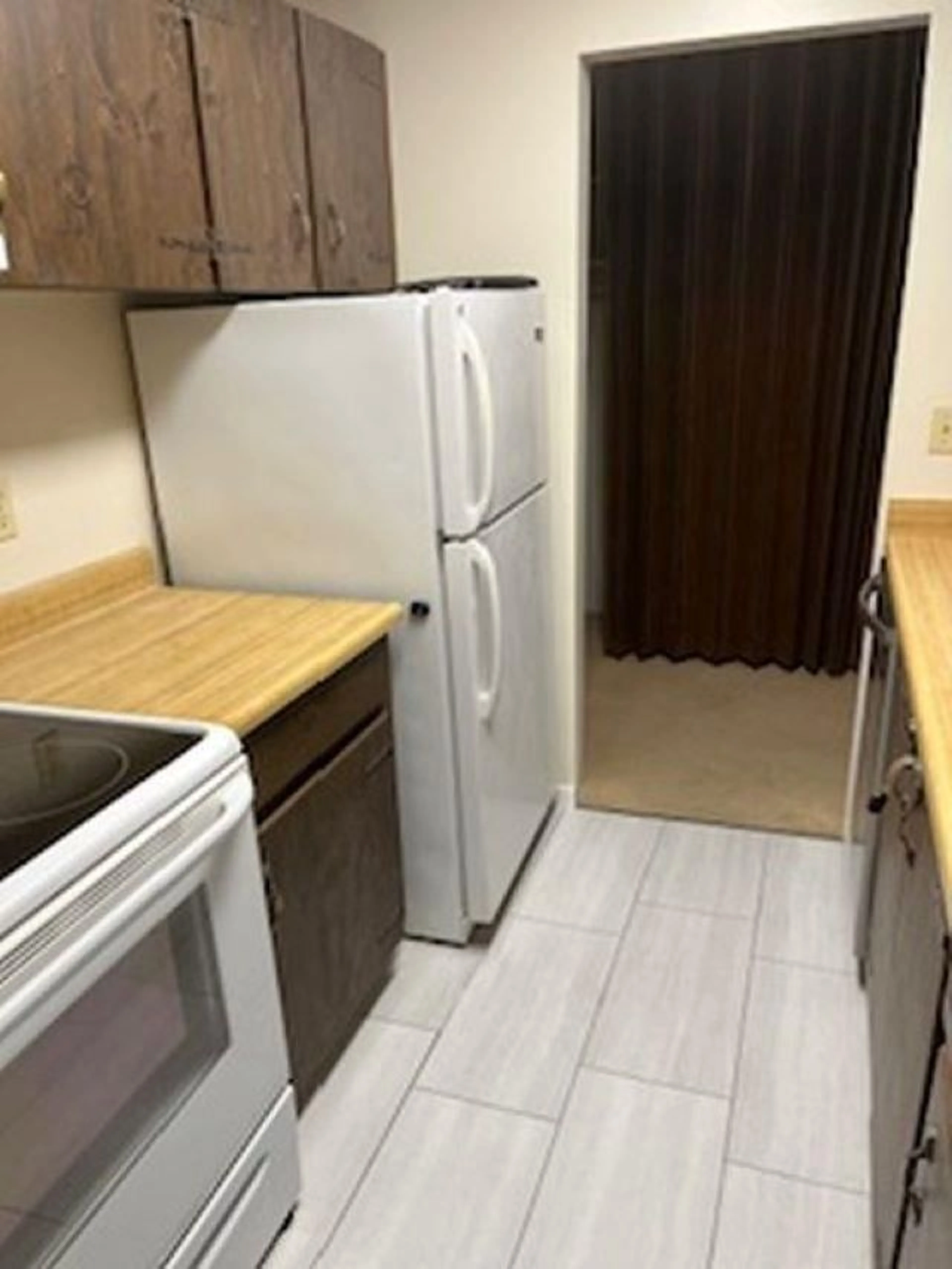 Standard kitchen, unknown for 203 - 7473 140, Surrey British Columbia V3W6G5