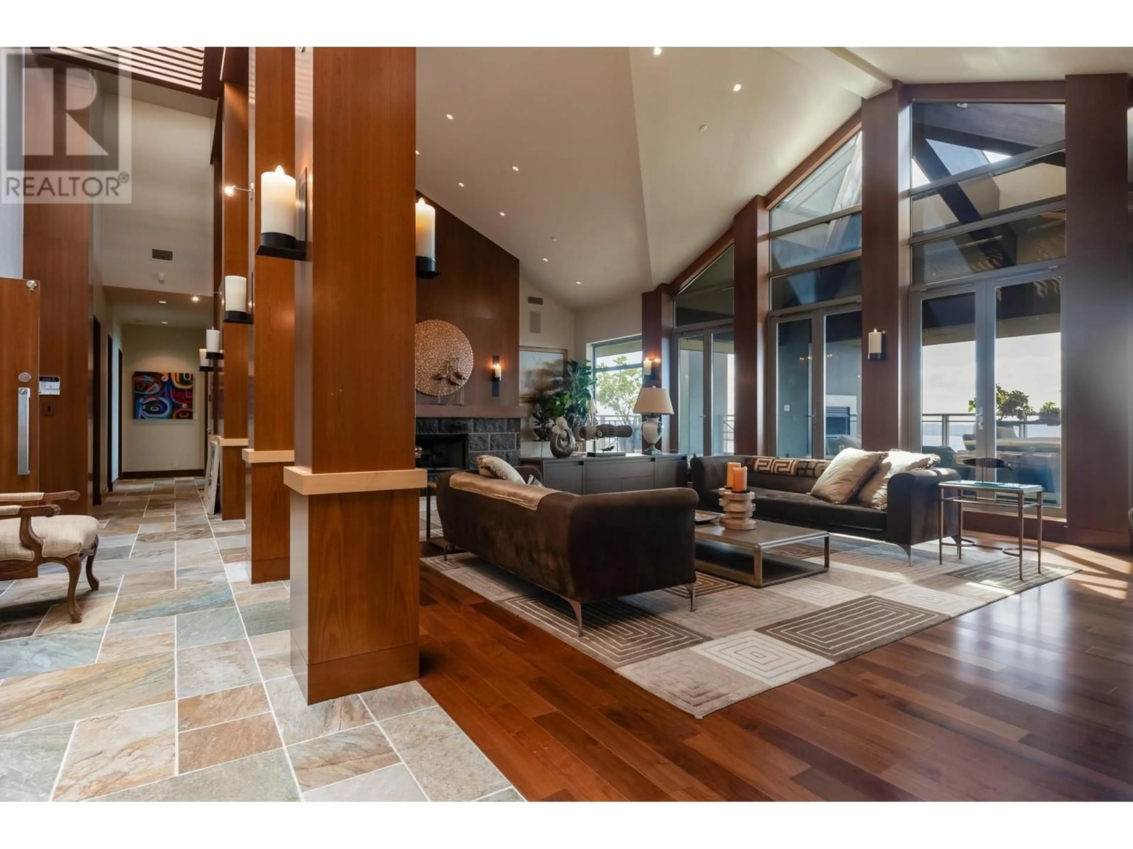 Indoor lobby, wood floors for 1501 3335 CYPRESS PLACE, West Vancouver British Columbia V7S3J8