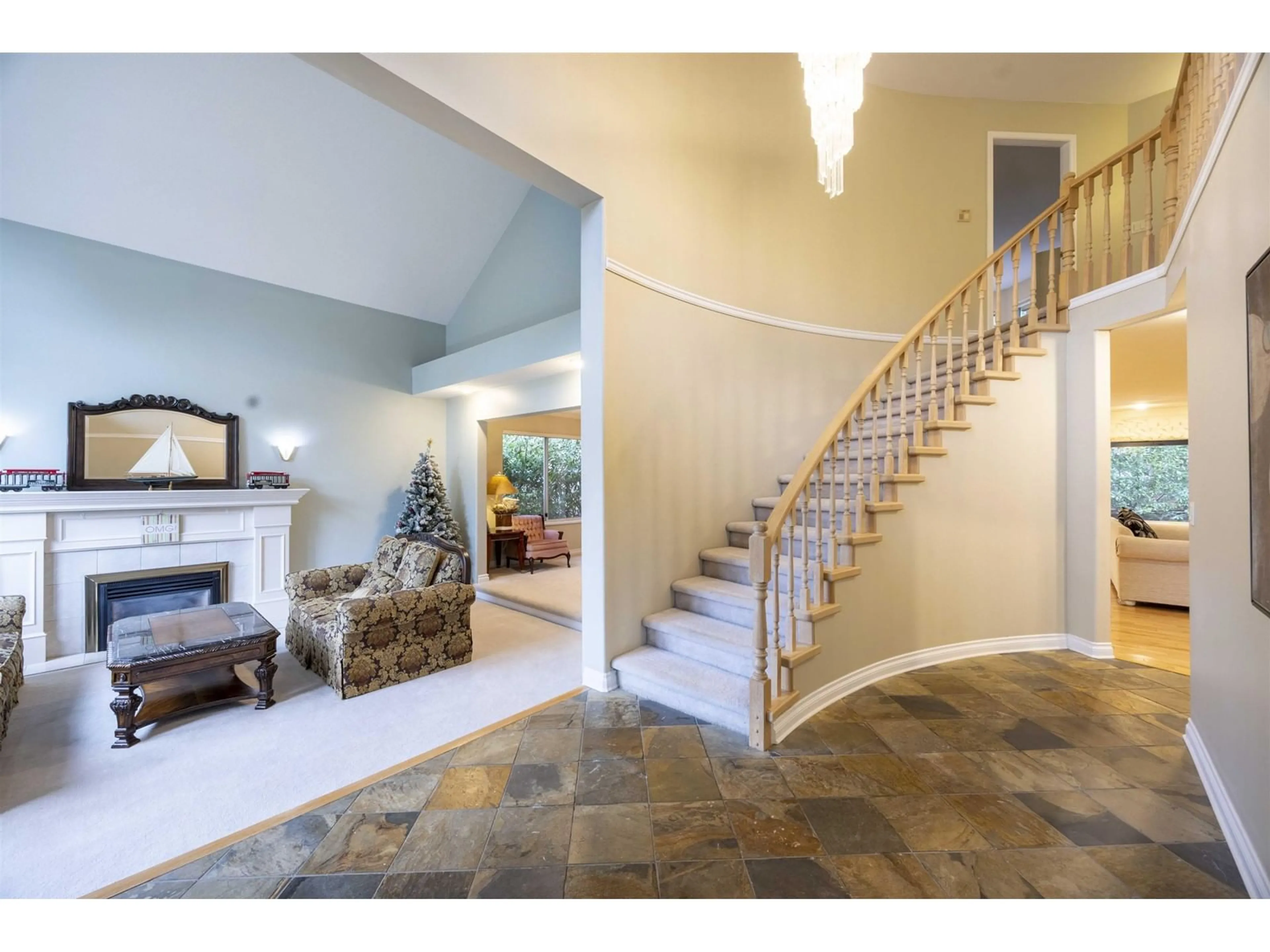 Indoor foyer, wood floors for 1640 138B STREET, Surrey British Columbia V4A9J8