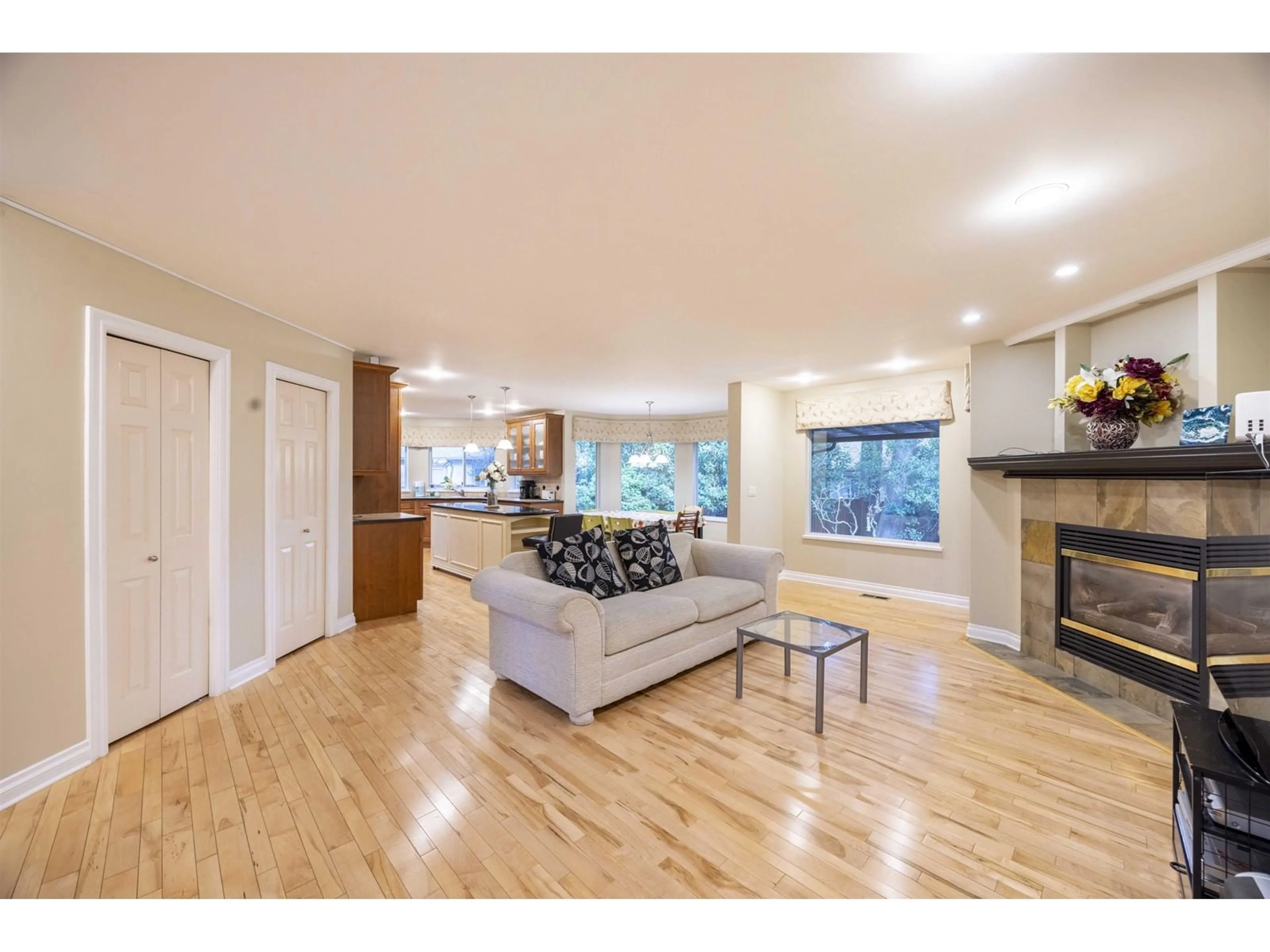 Living room, wood floors for 1640 138B STREET, Surrey British Columbia V4A9J8