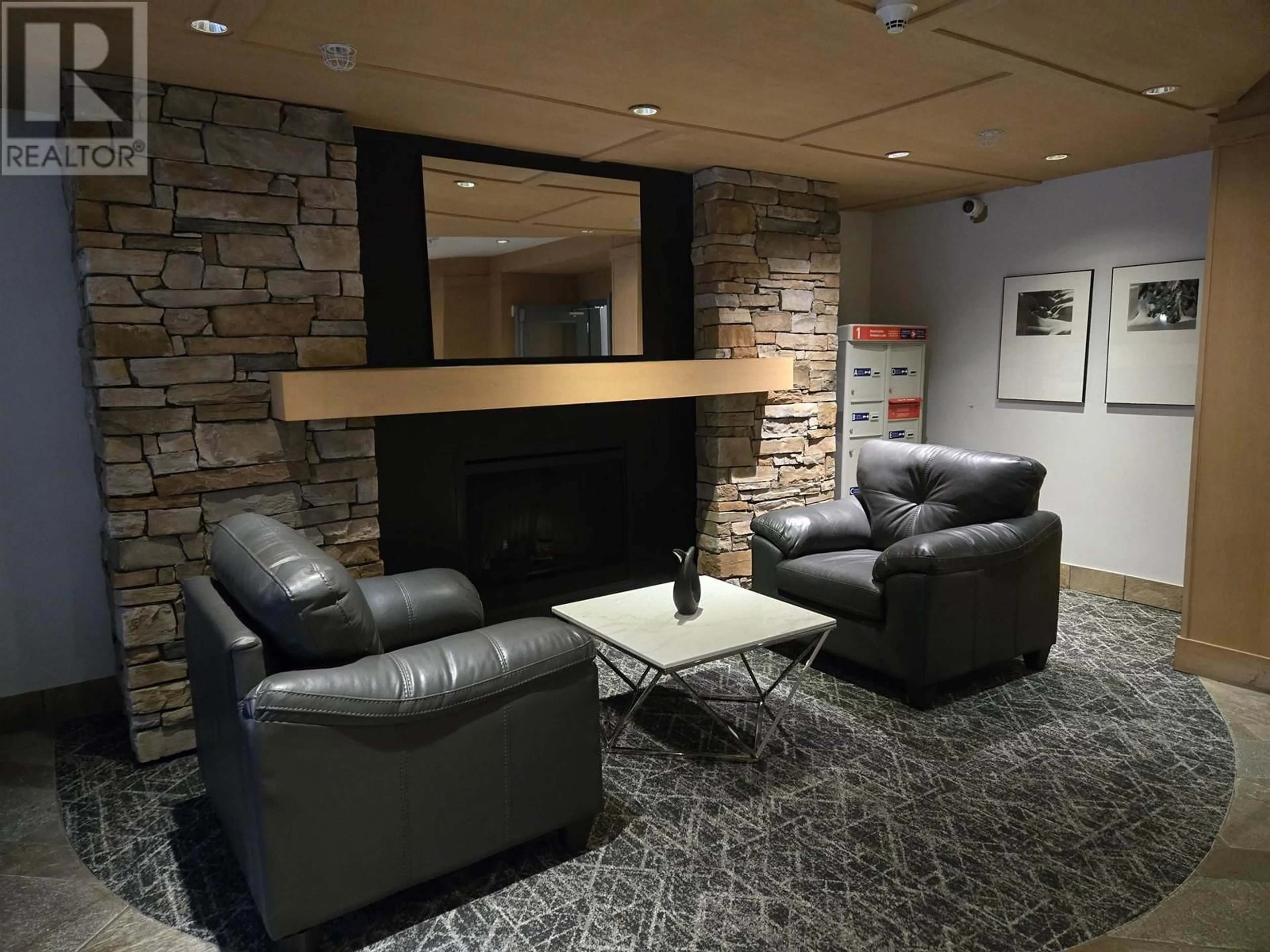 Indoor lobby for 206 2988 SILVER SPRINGS BOULEVARD, Coquitlam British Columbia V3E3R6