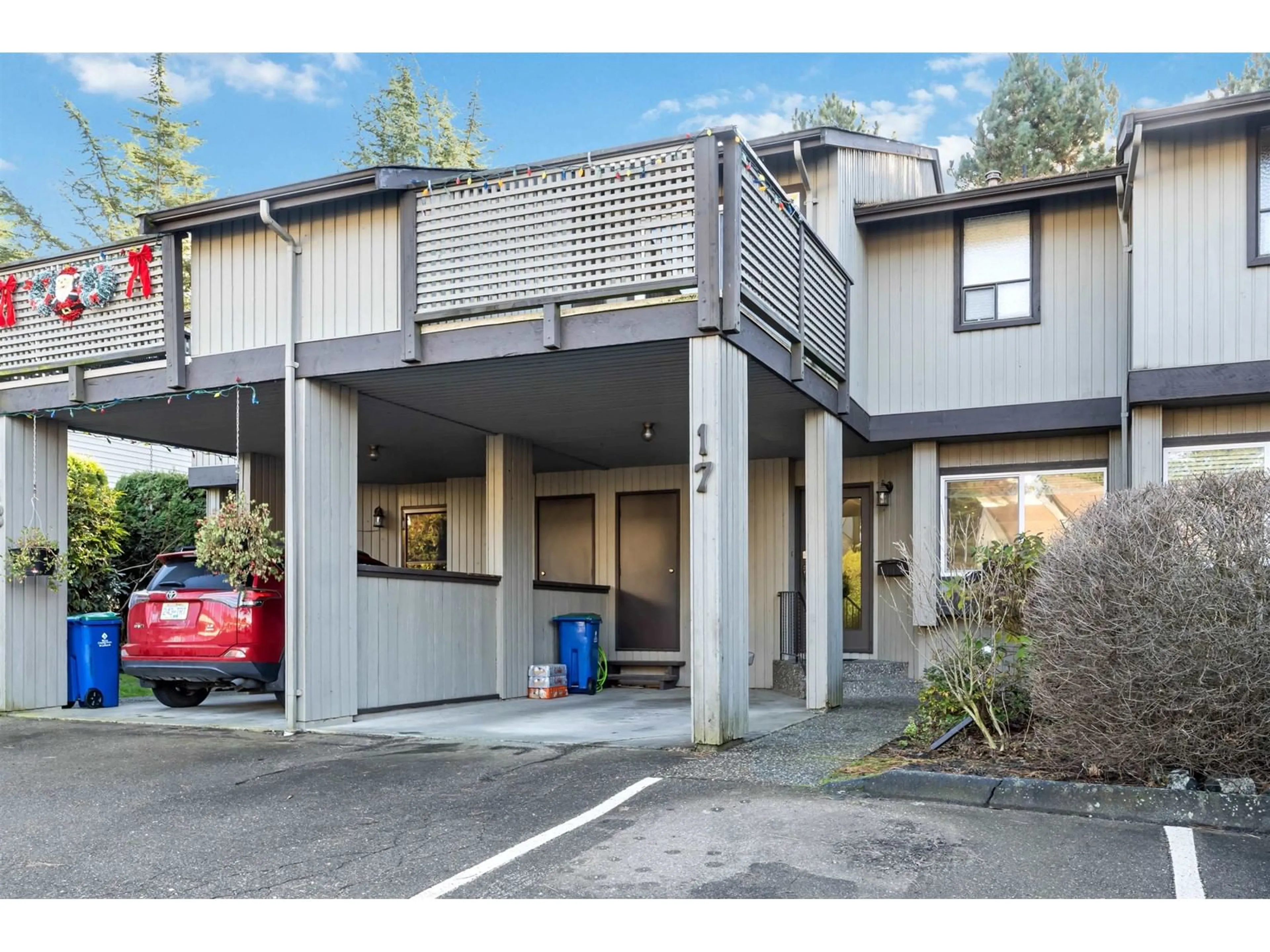 A pic from exterior of the house or condo, the front or back of building for 17 32917 AMICUS PLACE, Abbotsford British Columbia V2S6G9