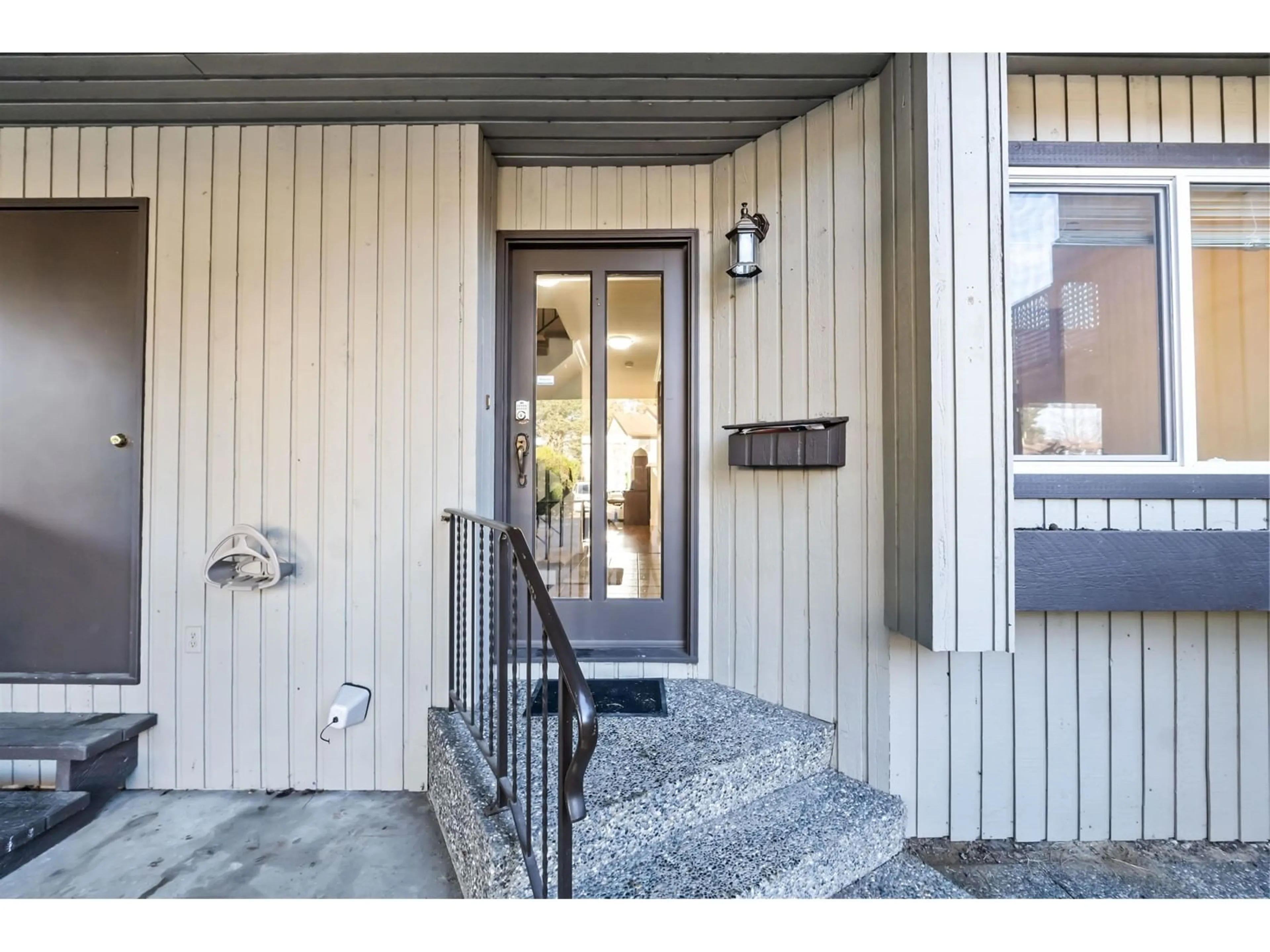 Indoor entryway for 17 32917 AMICUS PLACE, Abbotsford British Columbia V2S6G9