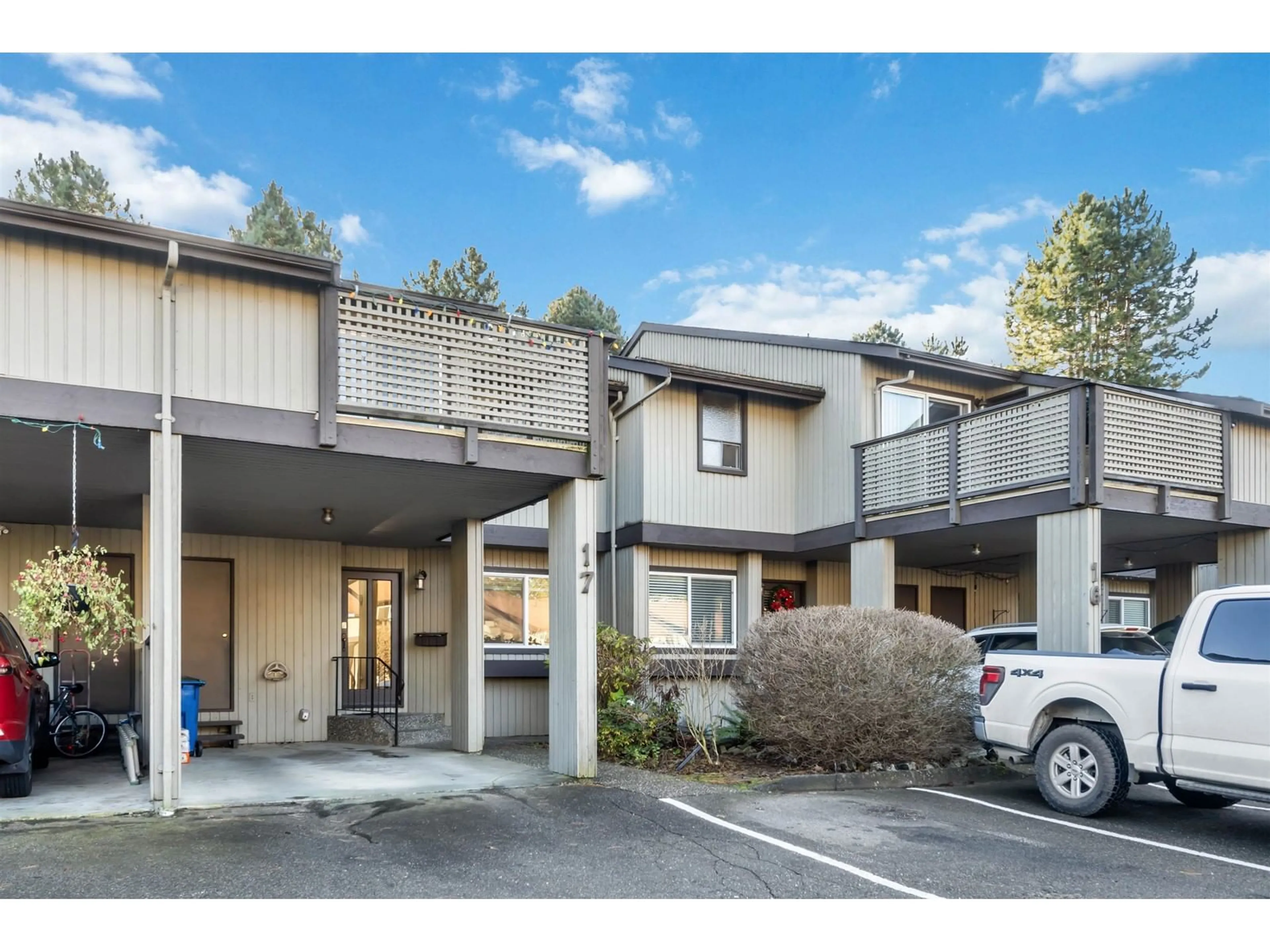 A pic from exterior of the house or condo, the front or back of building for 17 32917 AMICUS PLACE, Abbotsford British Columbia V2S6G9