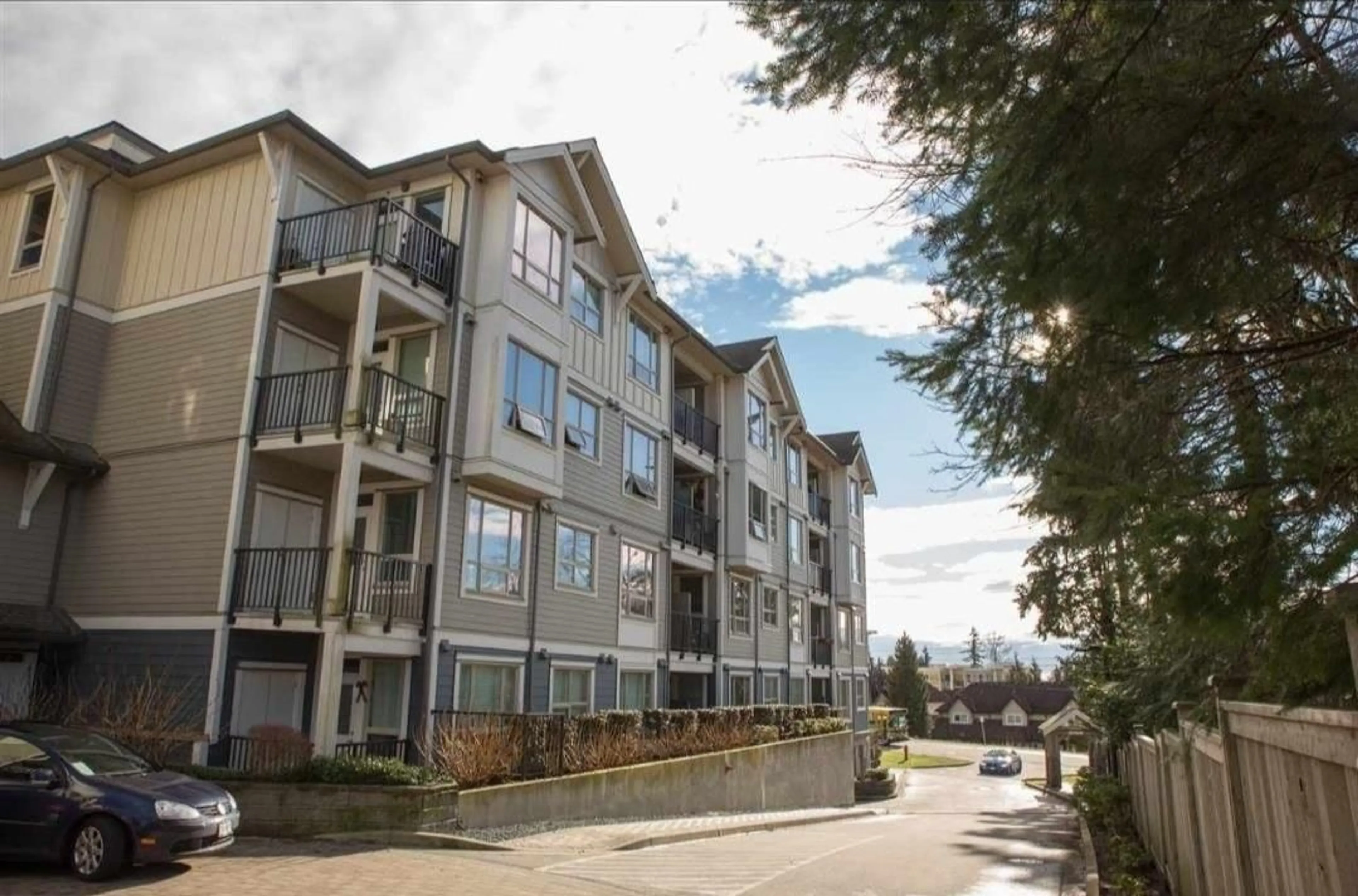 A pic from exterior of the house or condo, the front or back of building for 415 13897 FRASER HIGHWAY, Surrey British Columbia V3T0G8