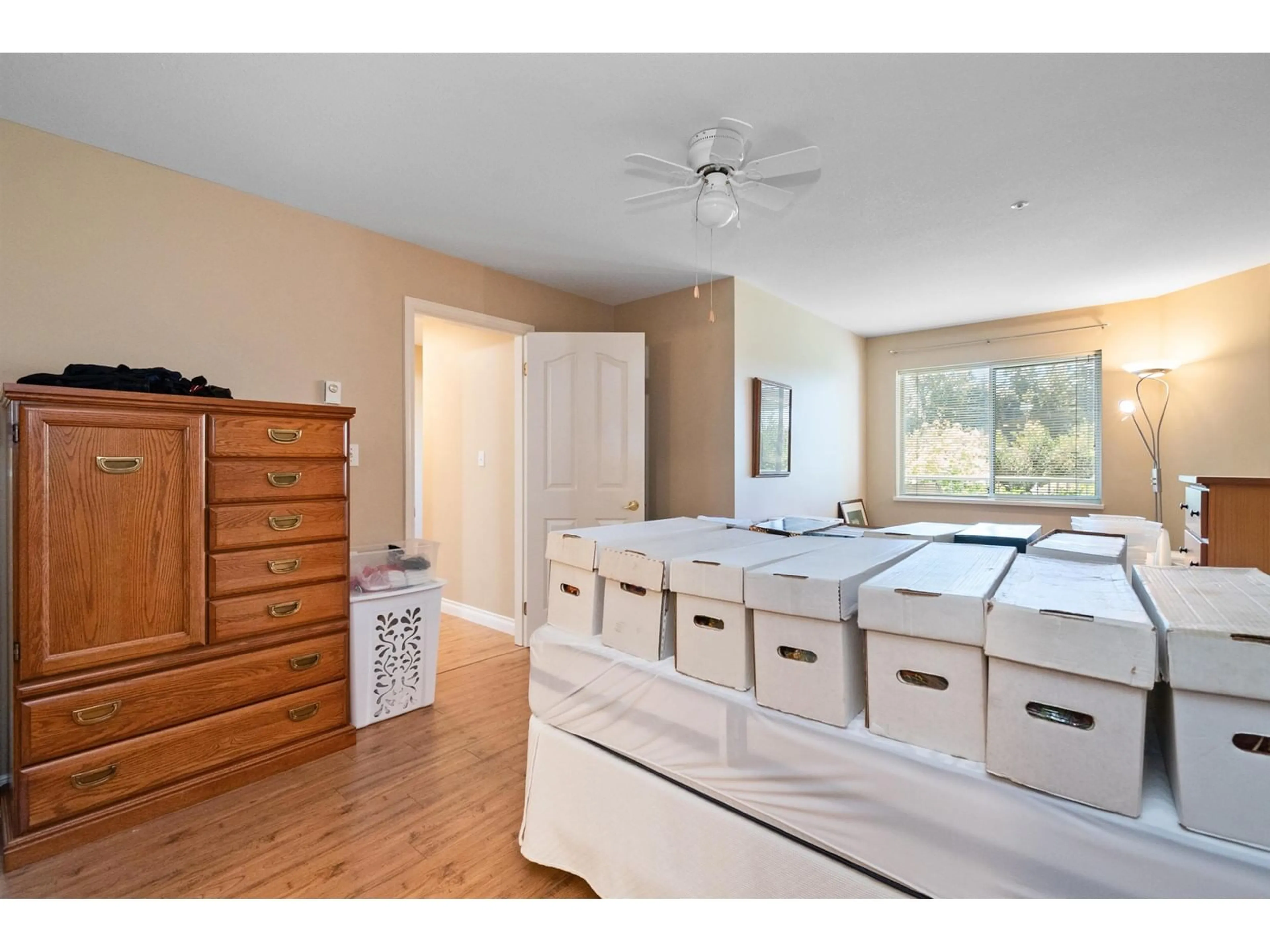 Kitchen with laundary machines, wood floors for 123 2451 GLADWIN ROAD, Abbotsford British Columbia V2T3N8