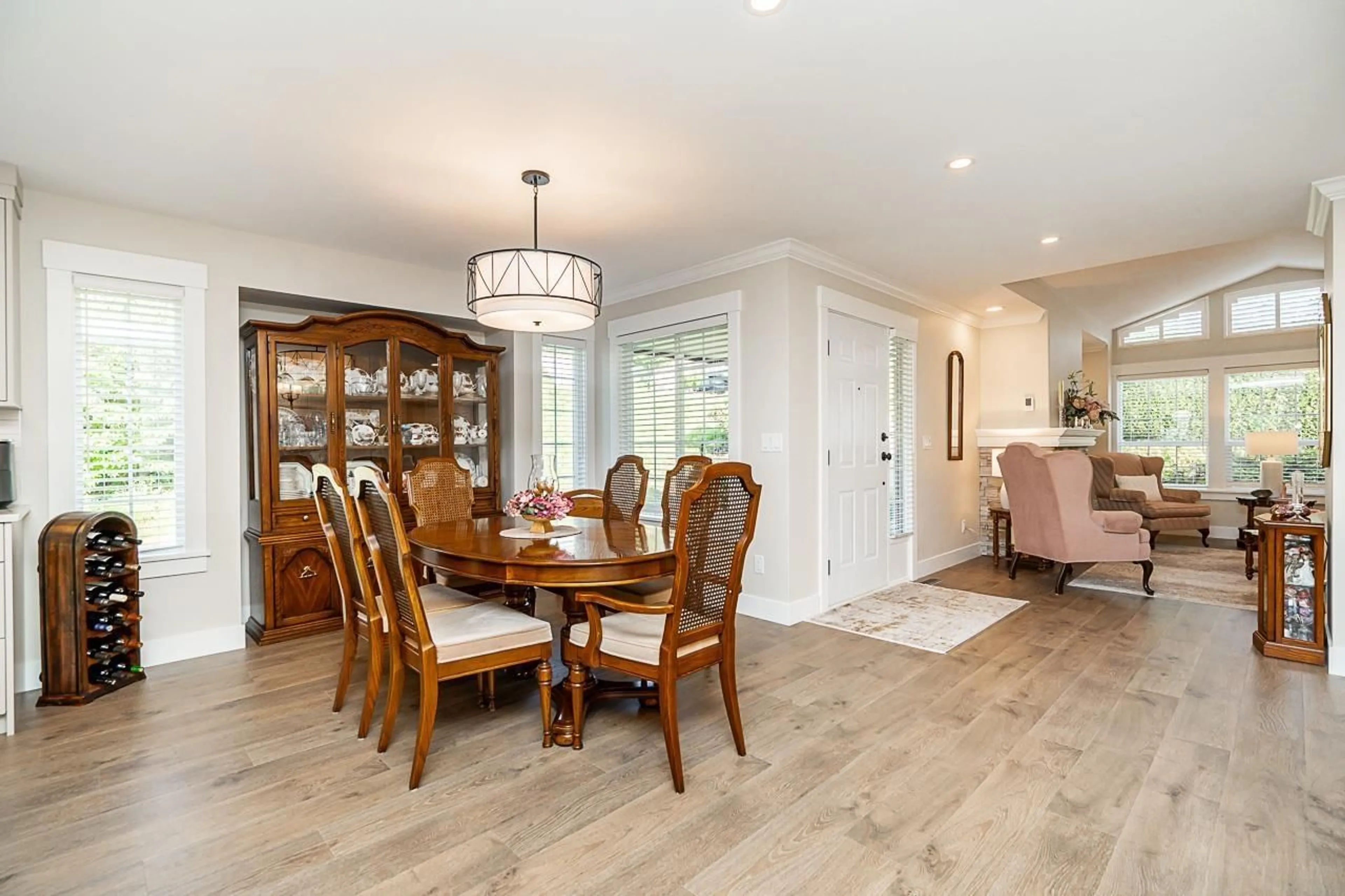 Dining room, wood floors, cottage for 49 32777 CHILCOTIN DRIVE, Abbotsford British Columbia V2T5W4