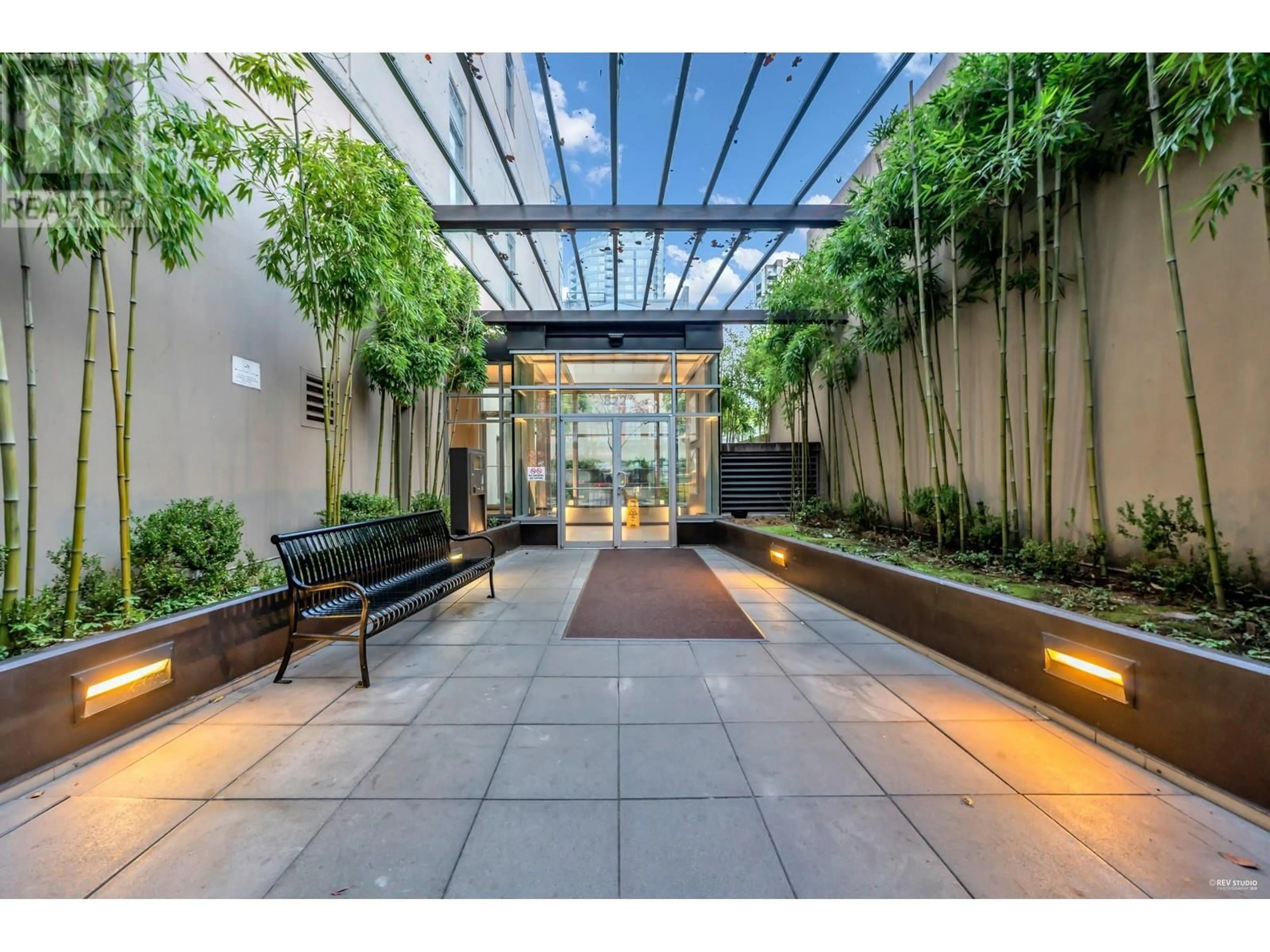 Indoor lobby, cement floor for 804 822 SEYMOUR STREET, Vancouver British Columbia V6B1L7