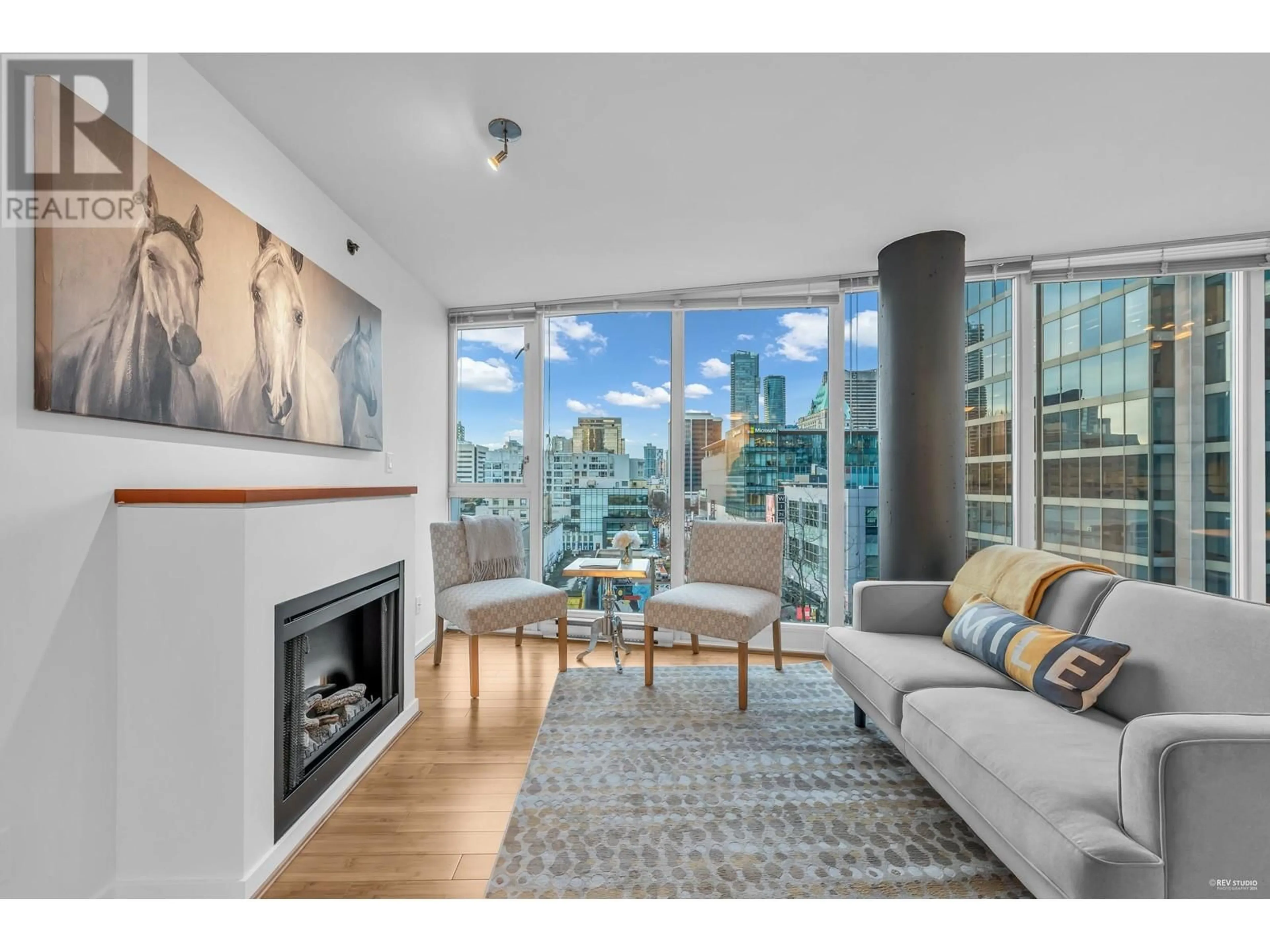 Living room, wood floors for 804 822 SEYMOUR STREET, Vancouver British Columbia V6B1L7