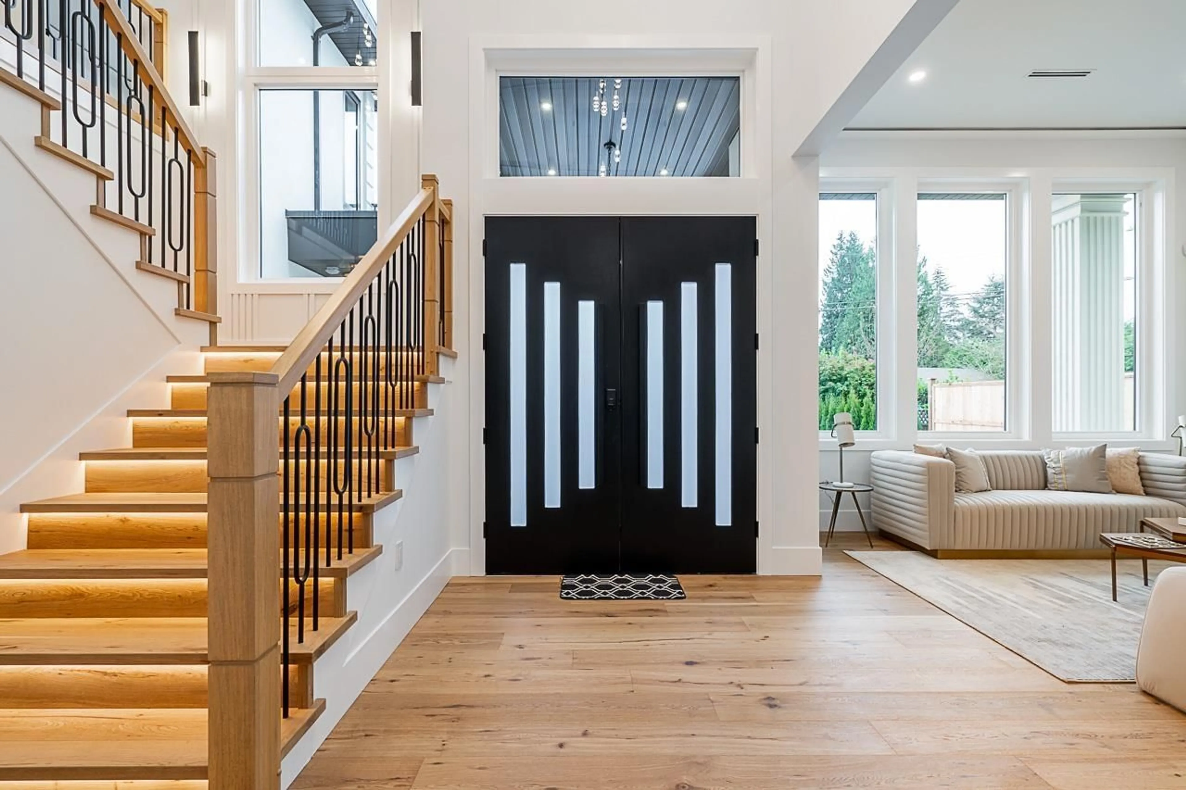 Indoor entryway, wood floors for 11027 WREN CRESCENT, Surrey British Columbia V3R5A1